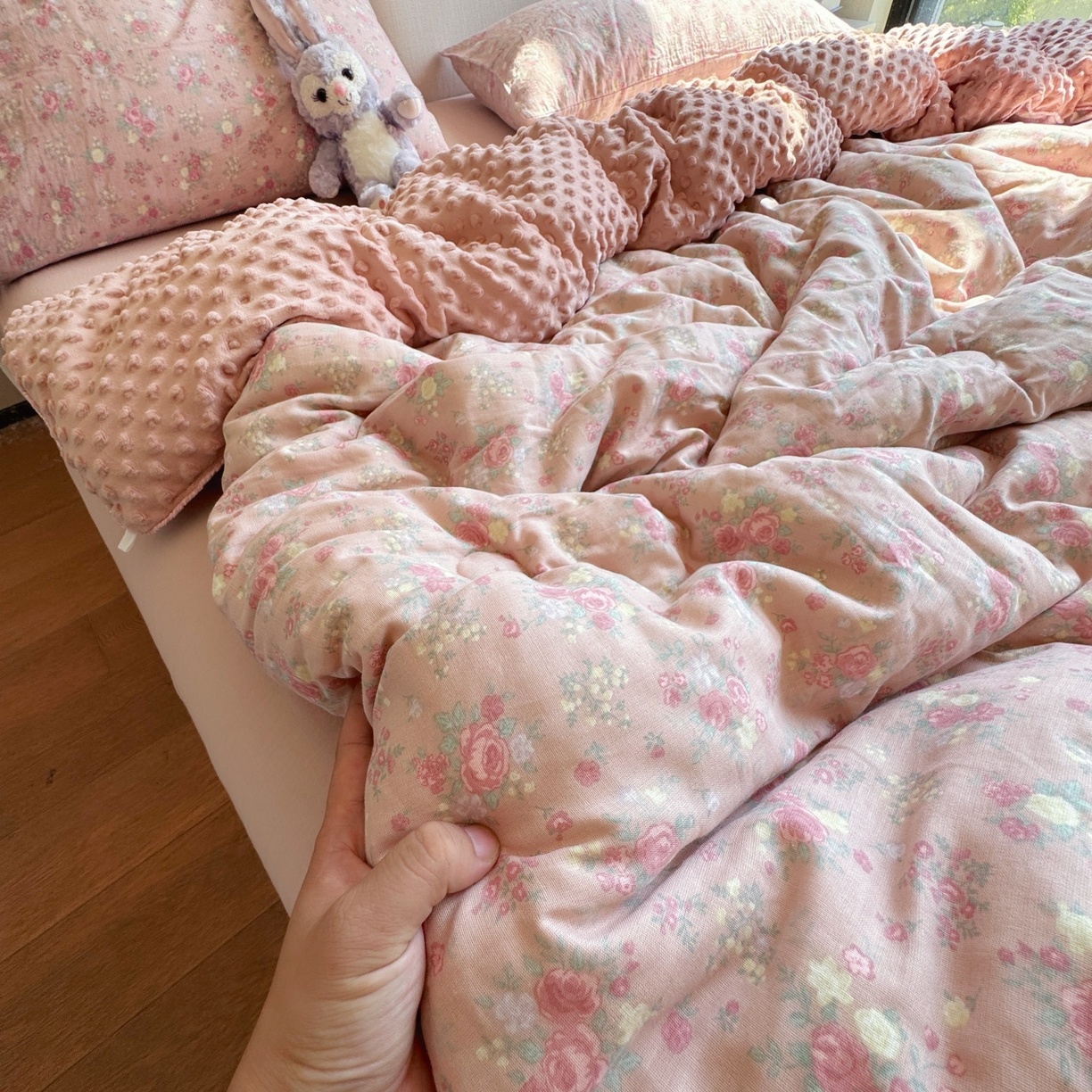 91家纺网 家纺一手货源 找家纺 （总）8+8 2025新款全棉双层纱豆豆被被子被芯春秋被冬被