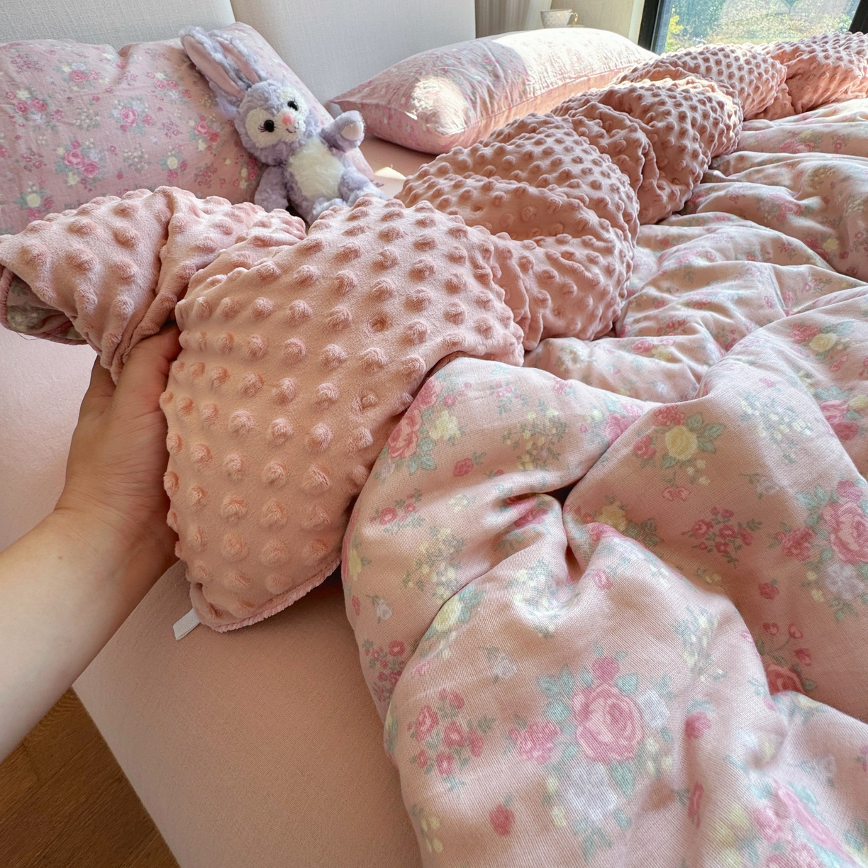 91家纺网 家纺一手货源 找家纺 8+8 2025新款全棉双层纱豆豆被被子被芯春秋被冬被 蔷薇庄园