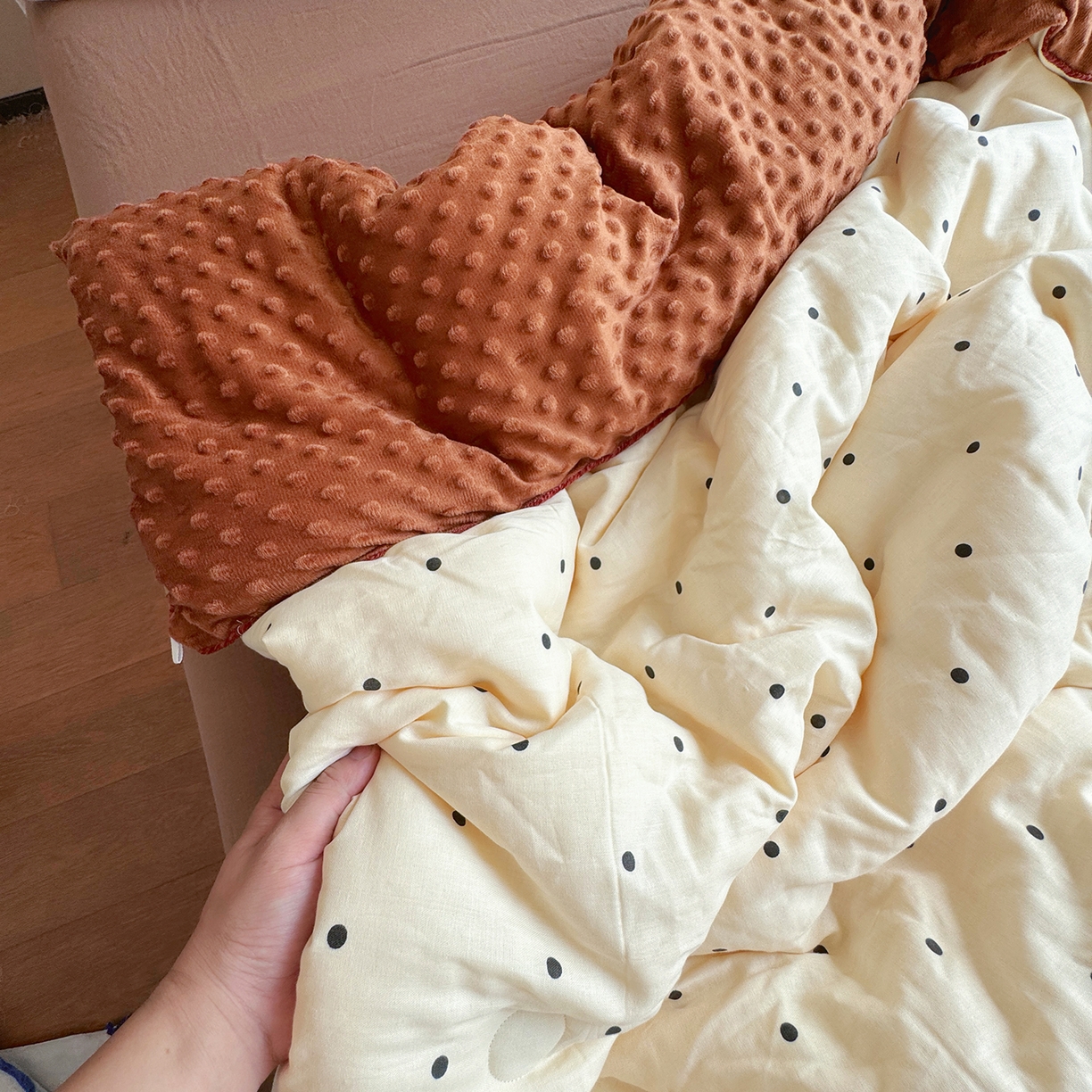 91家纺网 家纺一手货源 找家纺 （总）8+8 2025新款全棉双层纱豆豆被被子被芯春秋被冬被