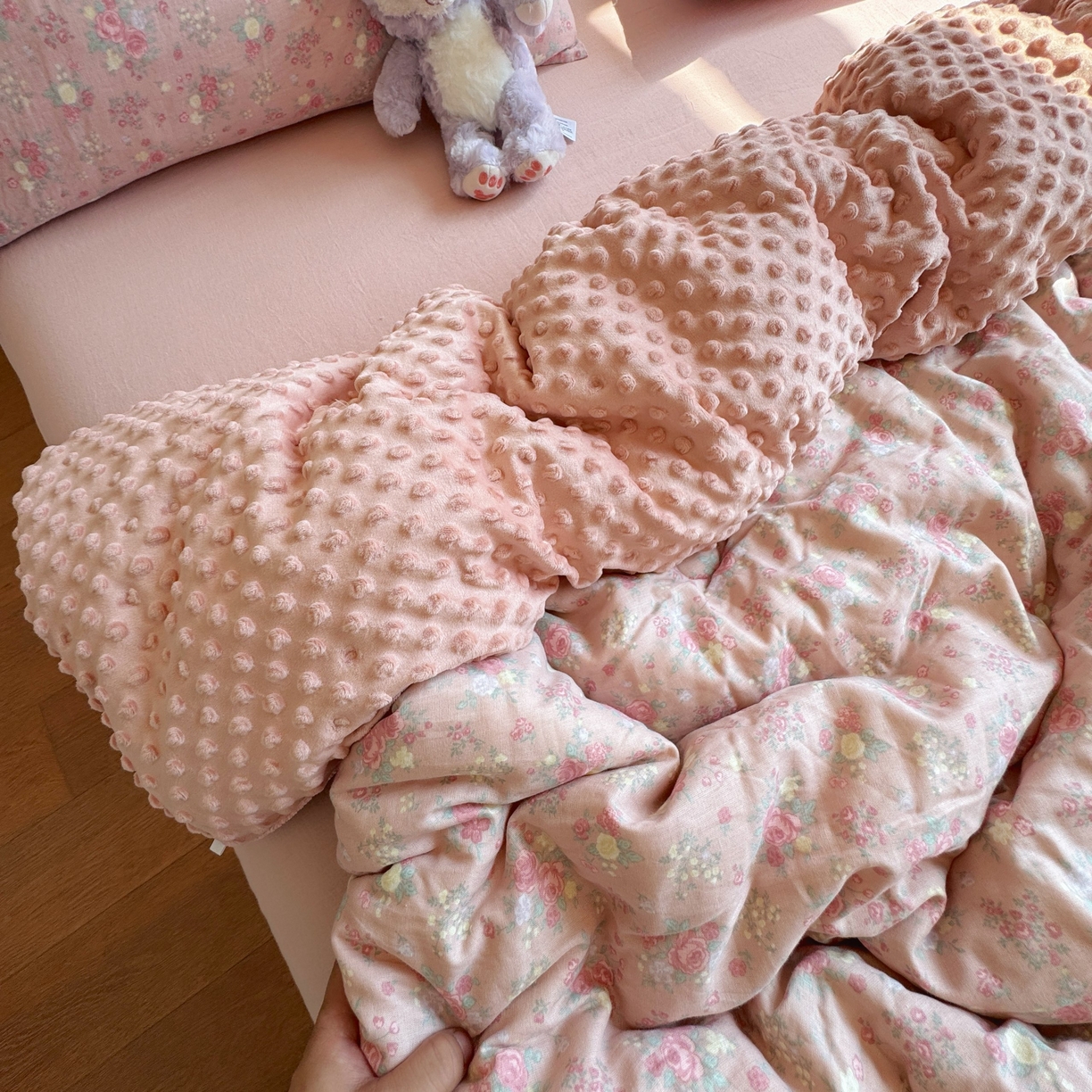 91家纺网 家纺一手货源 找家纺 8+8 2025新款全棉双层纱豆豆被被子被芯春秋被冬被 蔷薇庄园