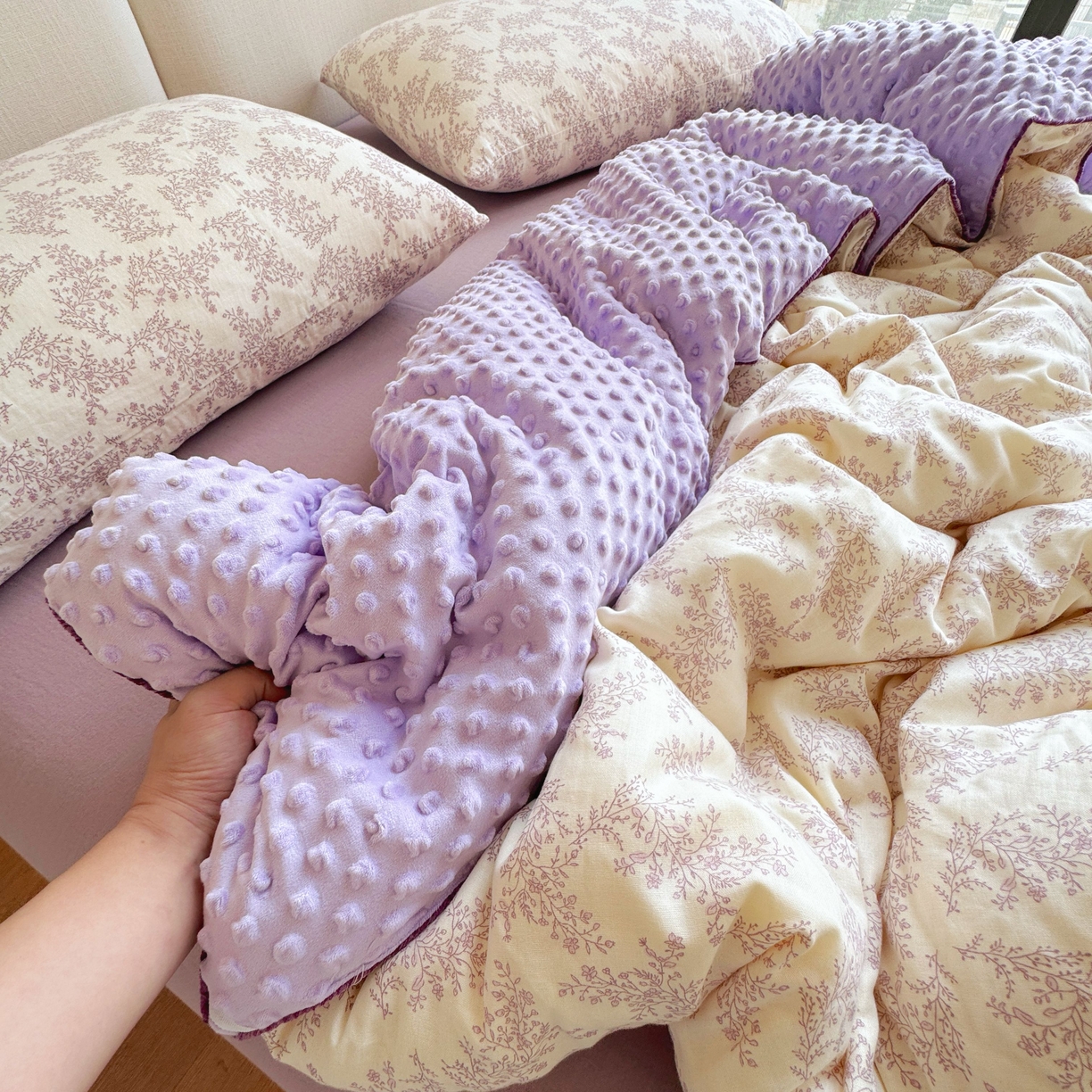 91家纺网 家纺一手货源 找家纺 8+8 2025新款全棉双层纱豆豆被被子被芯春秋被冬被 紫萱