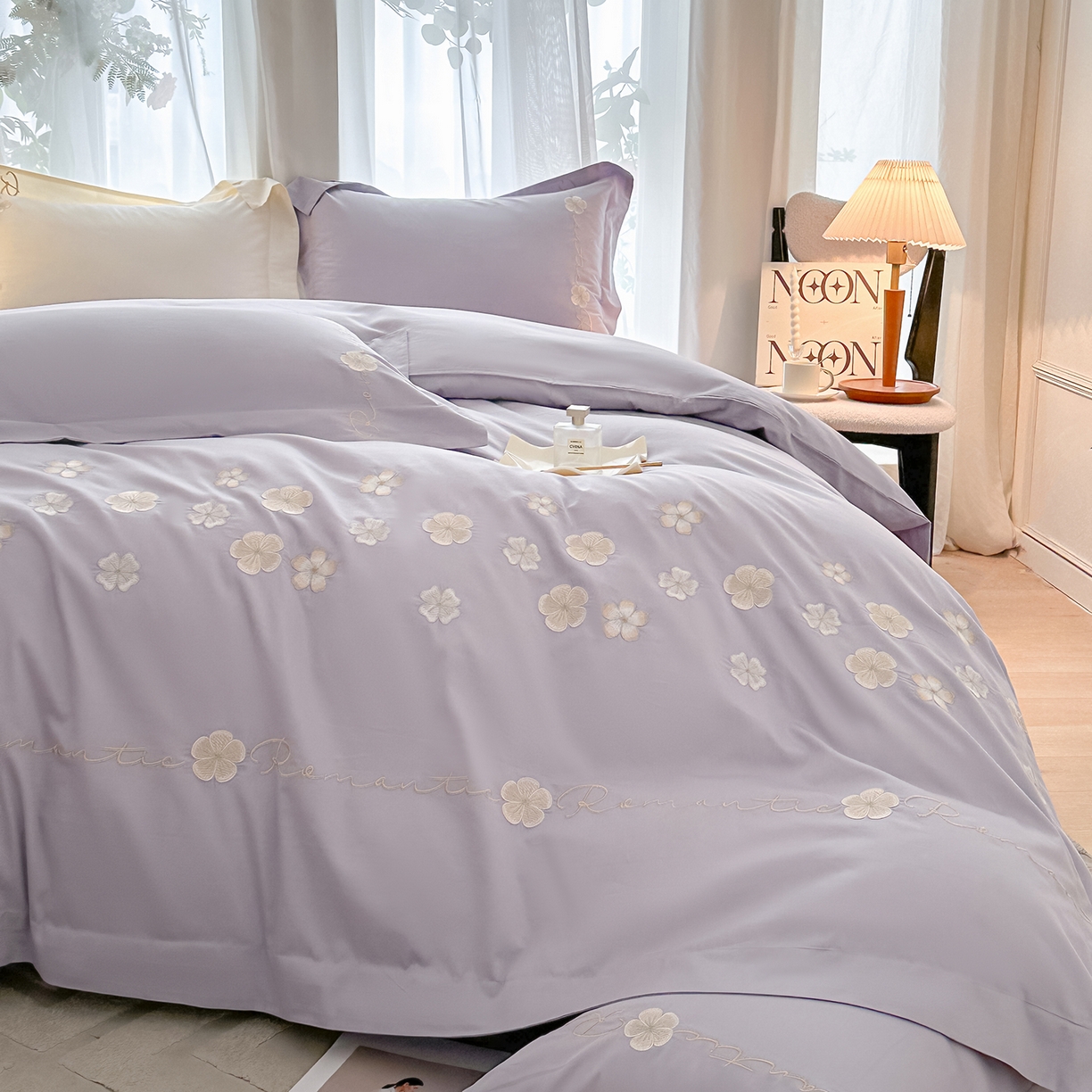 91家纺网 家纺一手货源 找家纺 置顶家纺 2025新款全棉纯棉刺绣四件套桃花朵朵系列 桃花朵朵-香芋紫