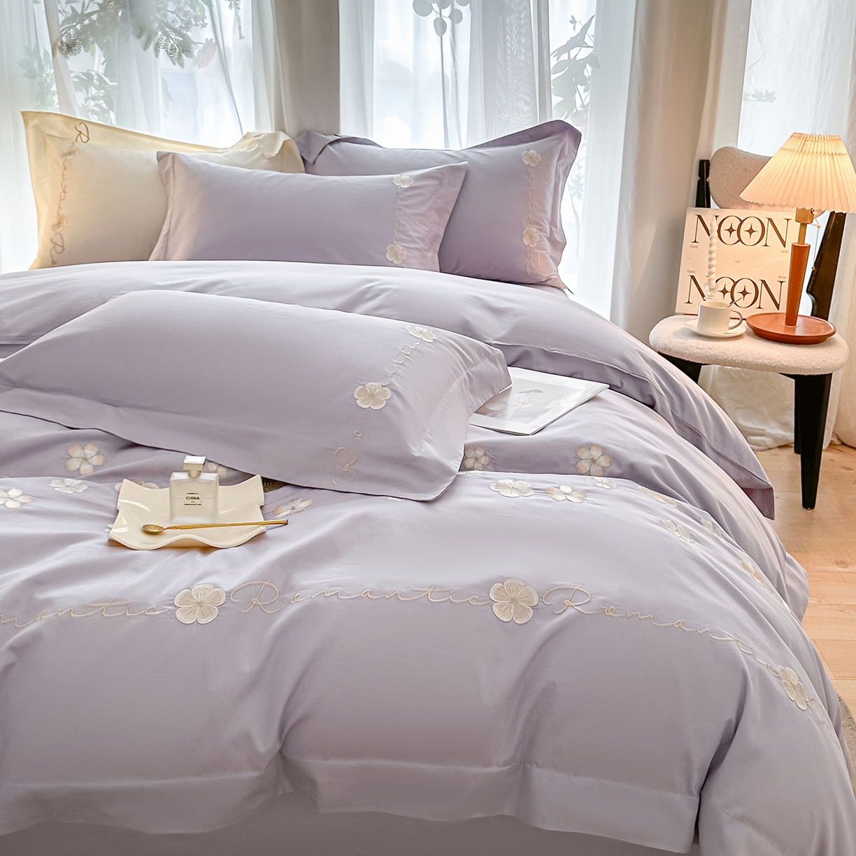 91家纺网 家纺一手货源 找家纺 置顶家纺 2025新款全棉纯棉刺绣四件套桃花朵朵系列 桃花朵朵-香芋紫