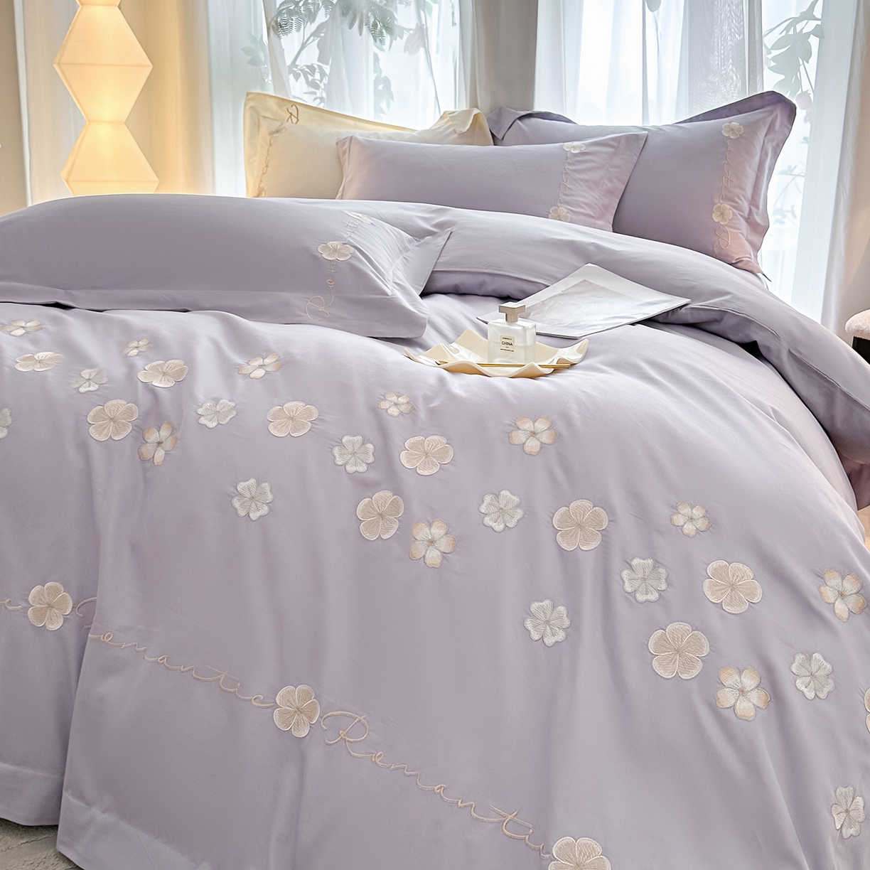 91家纺网 家纺一手货源 找家纺 置顶家纺 2025新款全棉纯棉刺绣四件套桃花朵朵系列 桃花朵朵-香芋紫