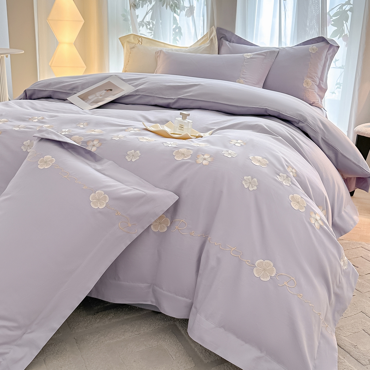 91家纺网 家纺一手货源 找家纺 置顶家纺 2025新款全棉纯棉刺绣四件套桃花朵朵系列 桃花朵朵-香芋紫