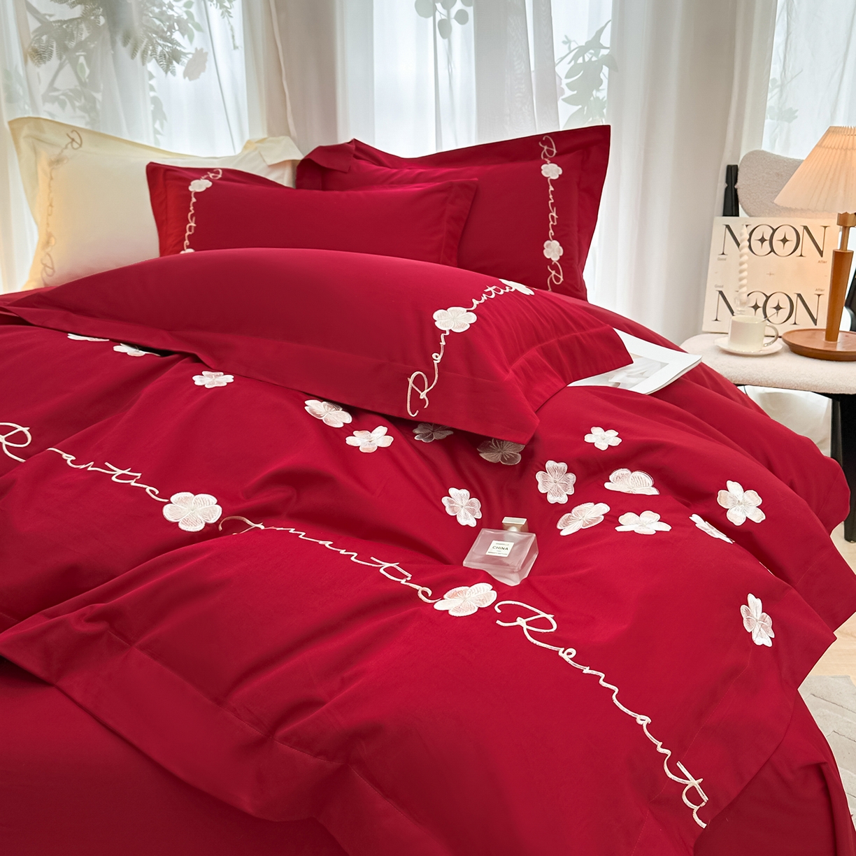 91家纺网 家纺一手货源 找家纺 置顶家纺 2025新款全棉纯棉刺绣四件套桃花朵朵系列 桃花朵朵-大红