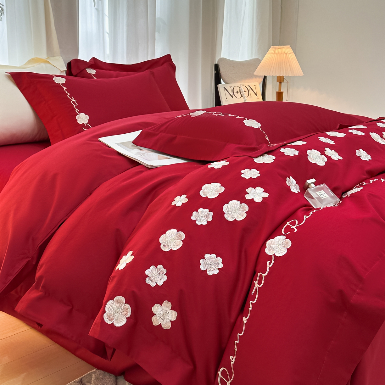 91家纺网 家纺一手货源 找家纺 置顶家纺 2025新款全棉纯棉刺绣四件套桃花朵朵系列 桃花朵朵-大红