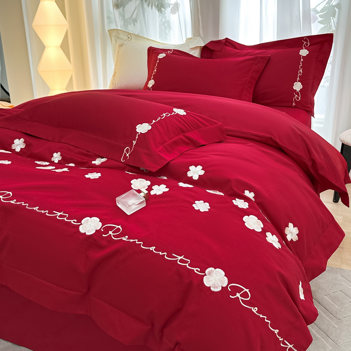 91家纺网 家纺一手货源 找家纺 置顶家纺 2025新款全棉纯棉刺绣四件套桃花朵朵系列 桃花朵朵-大红