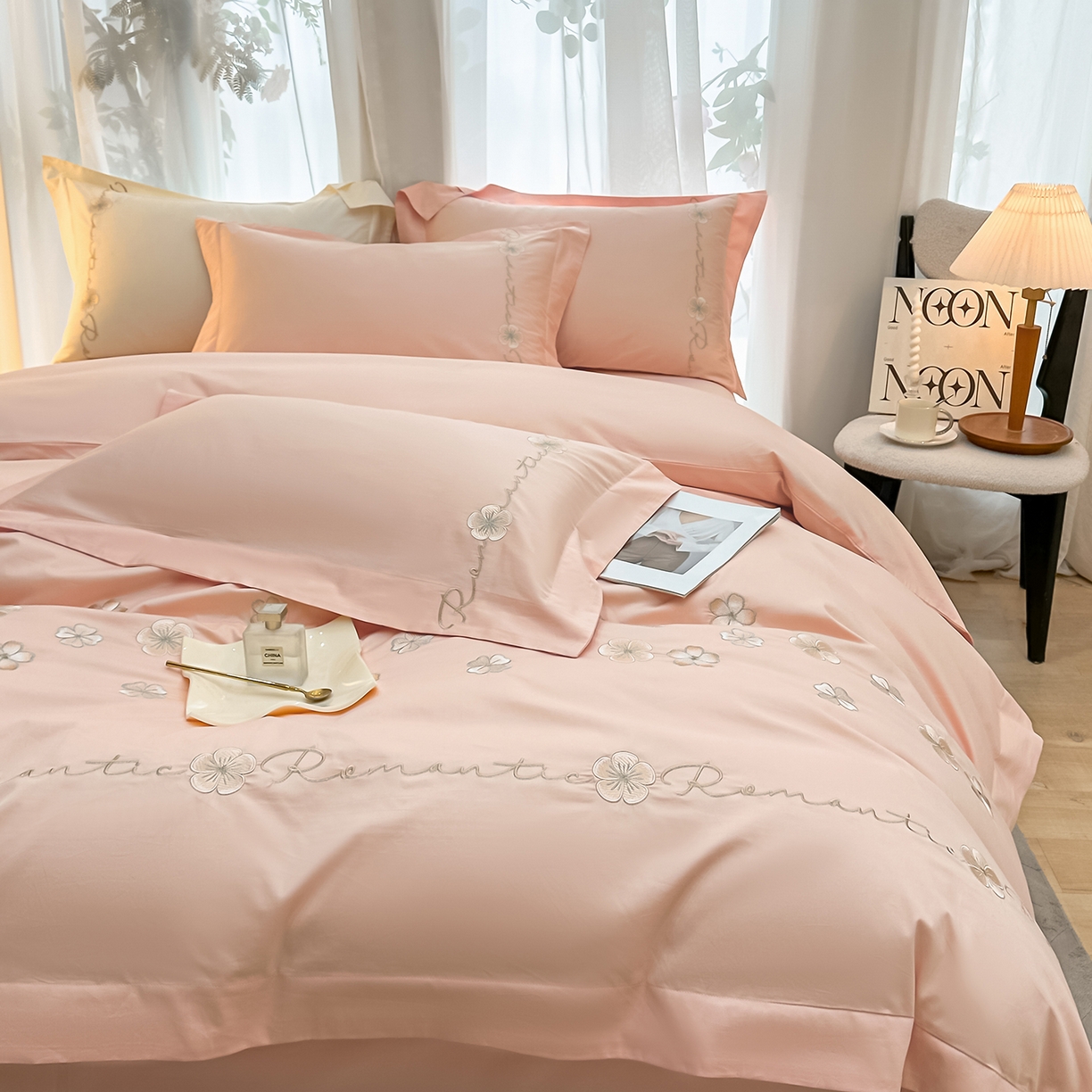 91家纺网 家纺一手货源 找家纺 置顶家纺 2025新款全棉纯棉刺绣四件套桃花朵朵系列 桃花朵朵-玉色