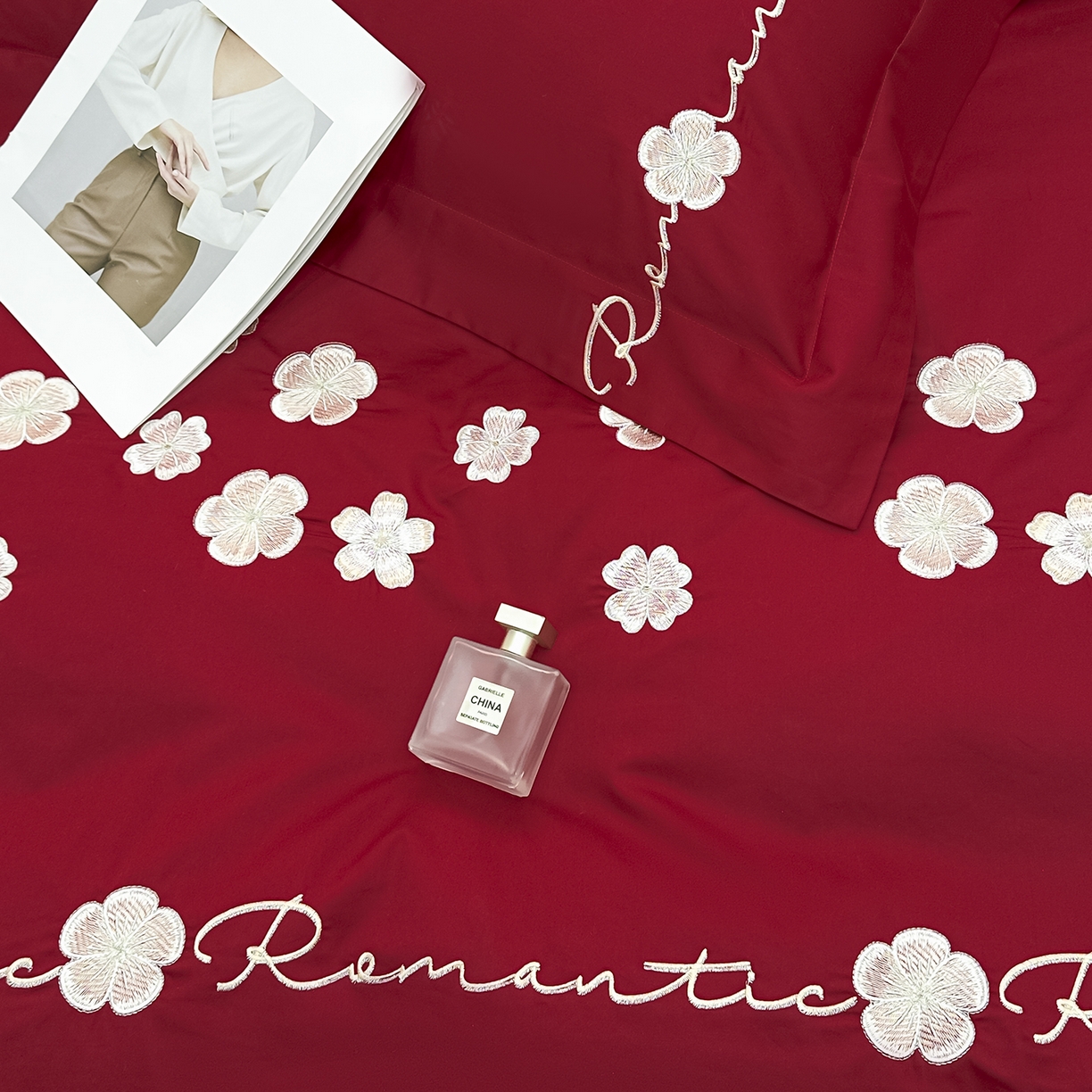 91家纺网 家纺一手货源 找家纺 置顶家纺 2025新款全棉纯棉刺绣四件套桃花朵朵系列 桃花朵朵-大红