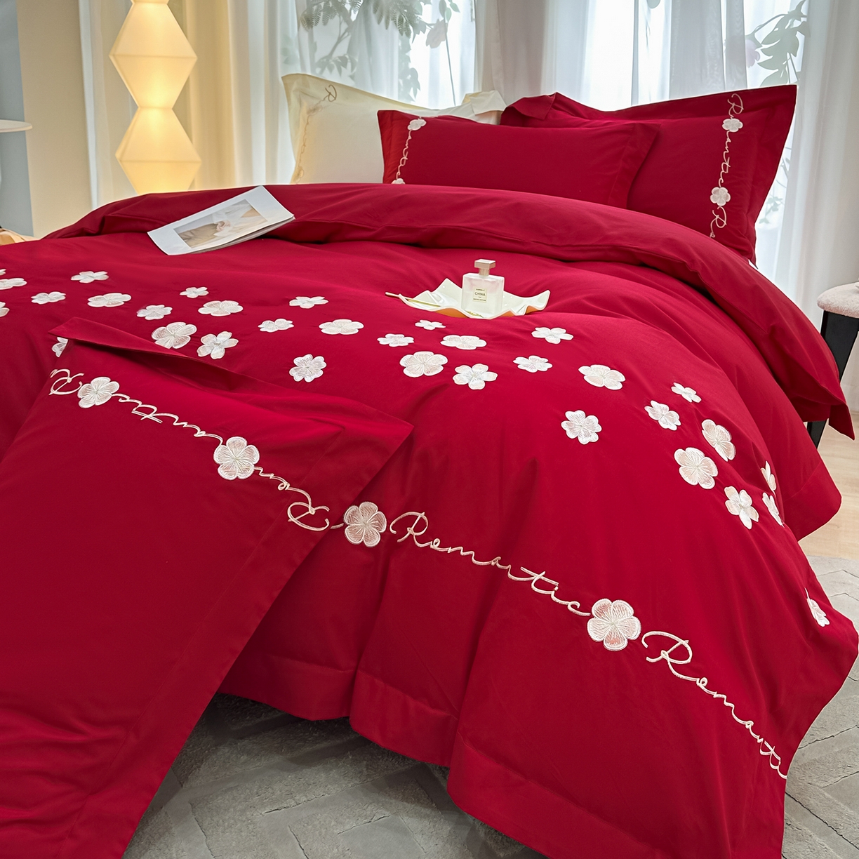 91家纺网 家纺一手货源 找家纺 置顶家纺 2025新款全棉纯棉刺绣四件套桃花朵朵系列 桃花朵朵-大红