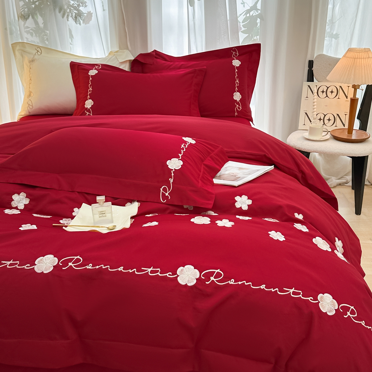 91家纺网 家纺一手货源 找家纺 置顶家纺 2025新款全棉纯棉刺绣四件套桃花朵朵系列 桃花朵朵-大红