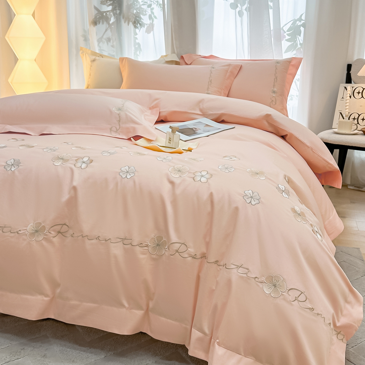 91家纺网 家纺一手货源 找家纺 置顶家纺 2025新款全棉纯棉刺绣四件套桃花朵朵系列 桃花朵朵-玉色