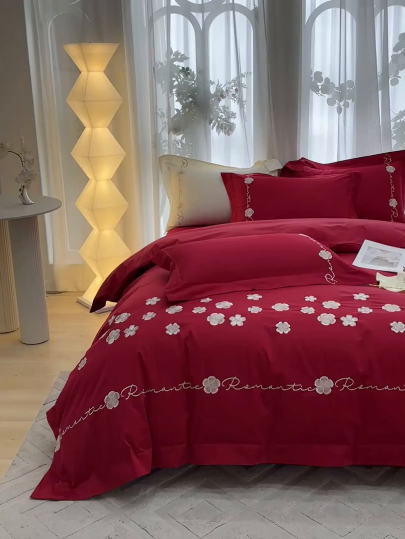 91家纺网 家纺一手货源 找家纺 置顶家纺 2025新款全棉纯棉刺绣四件套桃花朵朵系列 桃花朵朵-大红