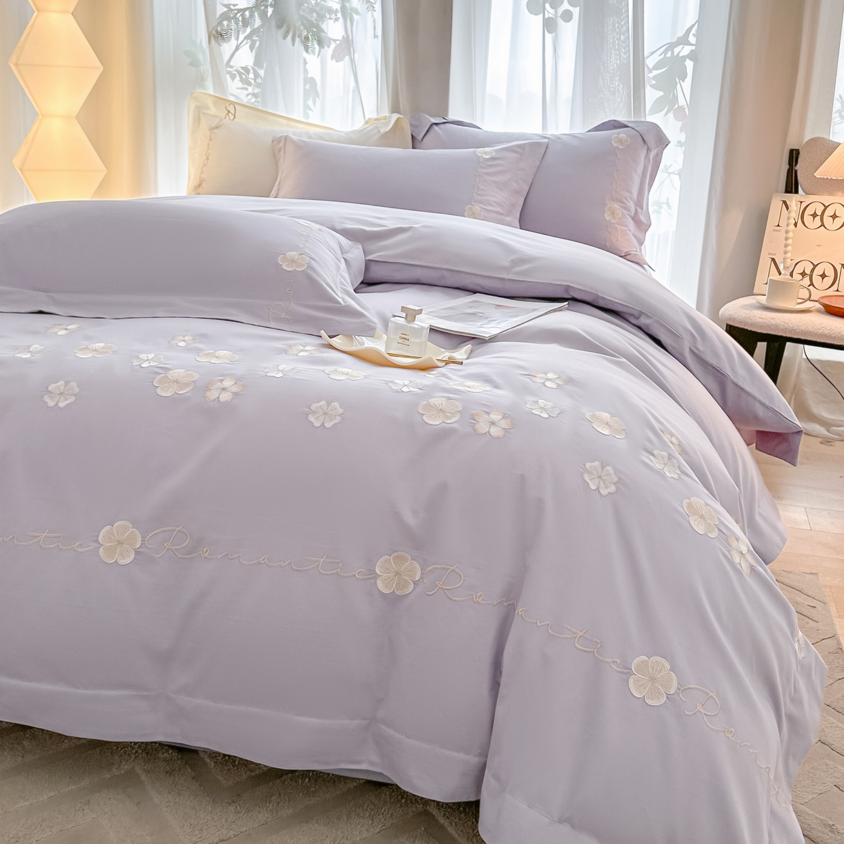 91家纺网 家纺一手货源 找家纺 置顶家纺 2025新款全棉纯棉刺绣四件套桃花朵朵系列 桃花朵朵-香芋紫