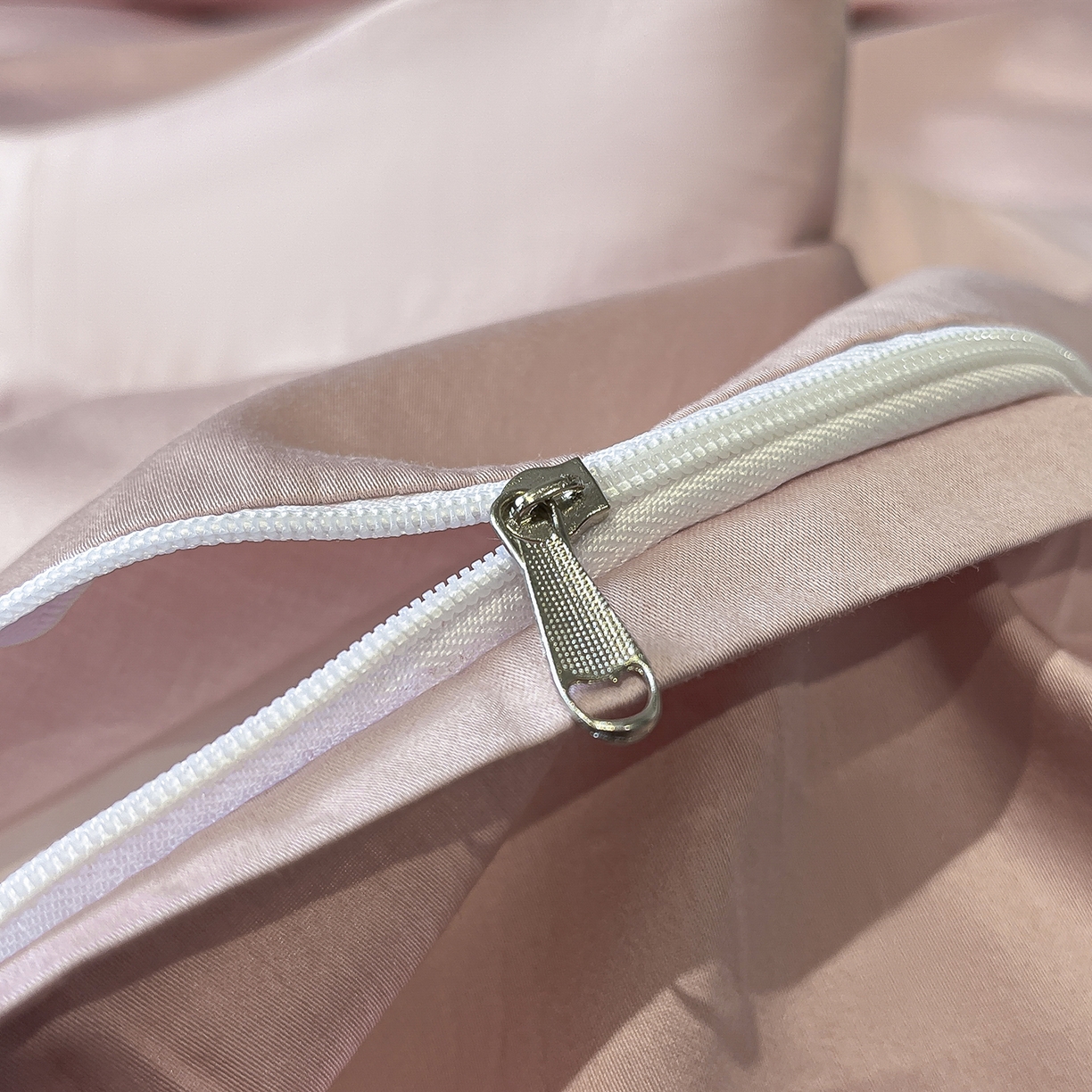 91家纺网 家纺一手货源 找家纺 置顶家纺 2025新款亲肤加厚磨毛刺绣四件套-花间拾梦系列 花间拾梦-浅豆沙