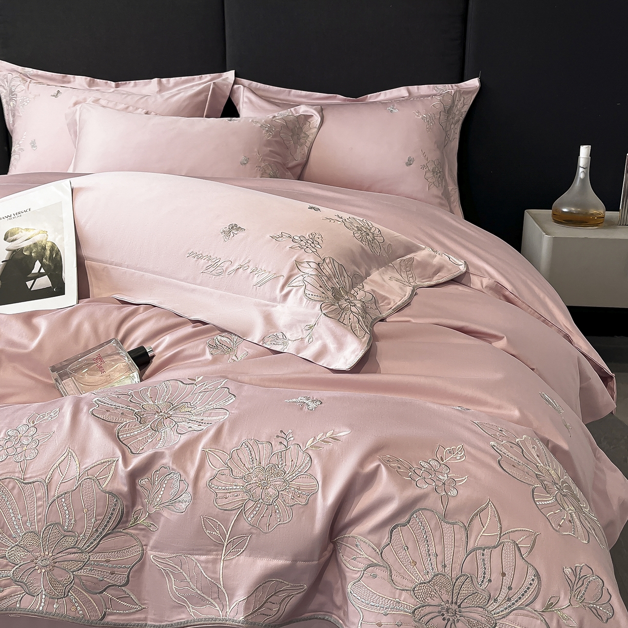 91家纺网 家纺一手货源 找家纺 置顶家纺 2025新款亲肤加厚磨毛刺绣四件套-花间拾梦系列 花间拾梦-浅豆沙