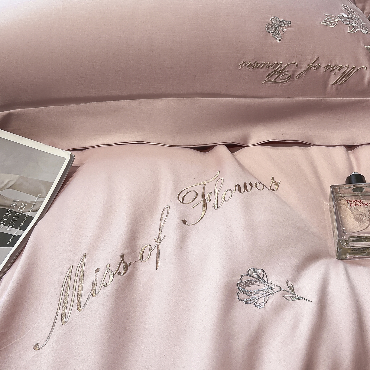 91家纺网 家纺一手货源 找家纺 置顶家纺 2025新款亲肤加厚磨毛刺绣四件套-花间拾梦系列 花间拾梦-浅豆沙