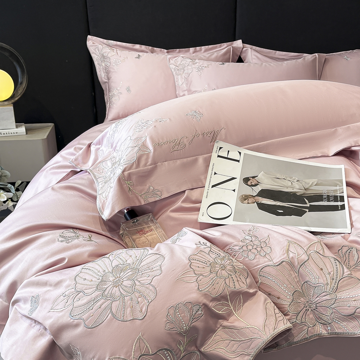 91家纺网 家纺一手货源 找家纺 置顶家纺 2025新款亲肤加厚磨毛刺绣四件套-花间拾梦系列 花间拾梦-浅豆沙