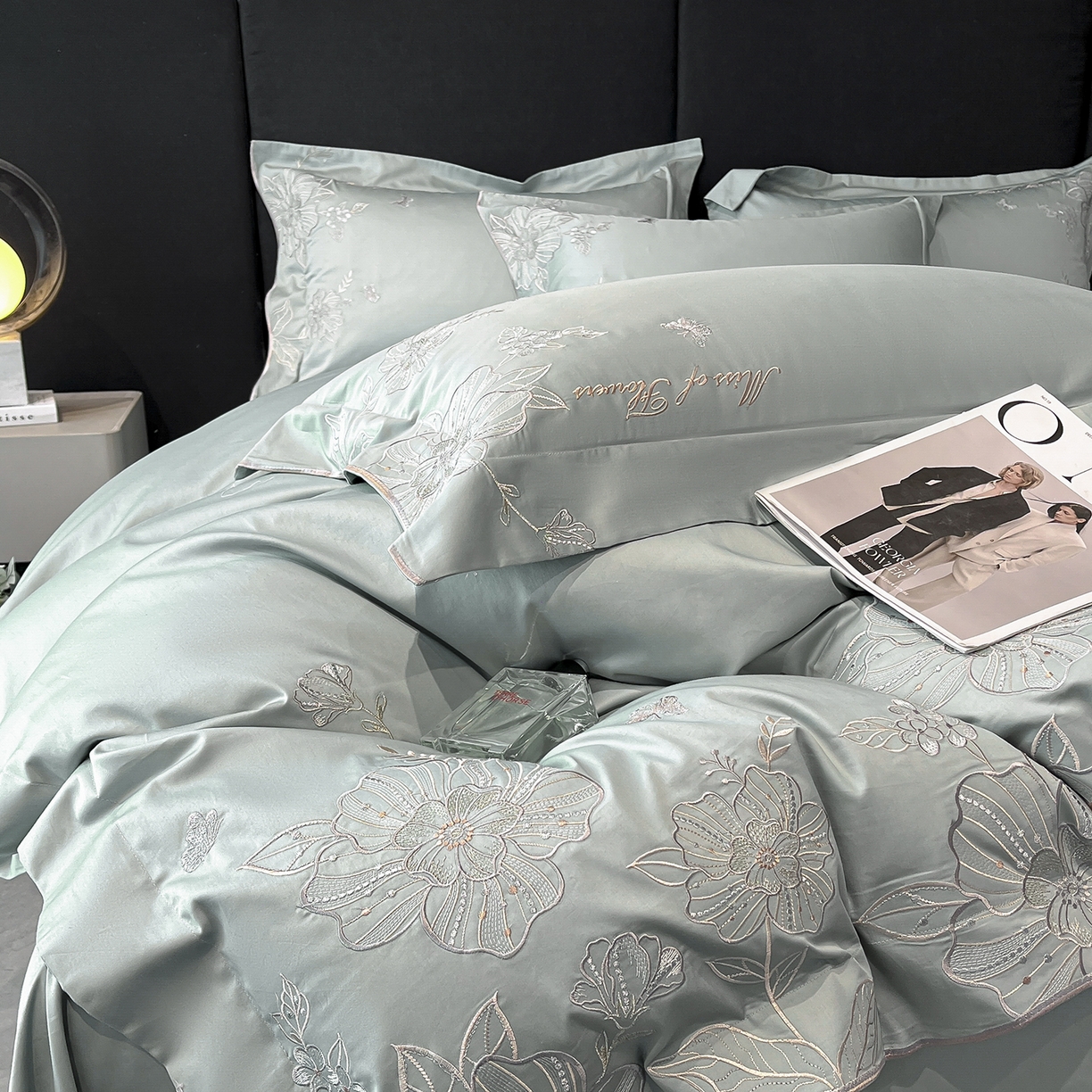 91家纺网 家纺一手货源 找家纺 置顶家纺 2025新款亲肤加厚磨毛刺绣四件套-花间拾梦系列 花间拾梦-月影蓝