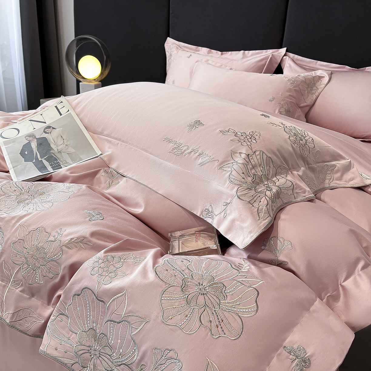 91家纺网 家纺一手货源 找家纺 置顶家纺 2025新款亲肤加厚磨毛刺绣四件套-花间拾梦系列 花间拾梦-浅豆沙