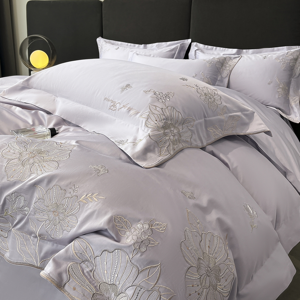 91家纺网 家纺一手货源 找家纺 置顶家纺 2025新款亲肤加厚磨毛刺绣四件套-花间拾梦系列 花间拾梦-香芋紫