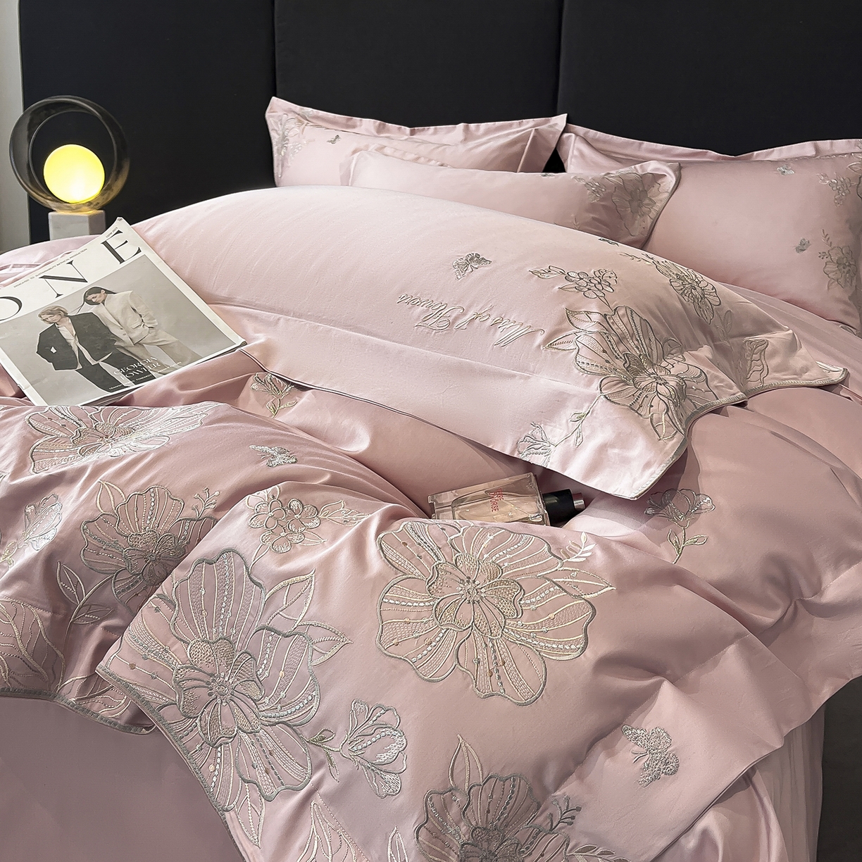 91家纺网 家纺一手货源 找家纺 置顶家纺 2025新款亲肤加厚磨毛刺绣四件套-花间拾梦系列 花间拾梦-浅豆沙