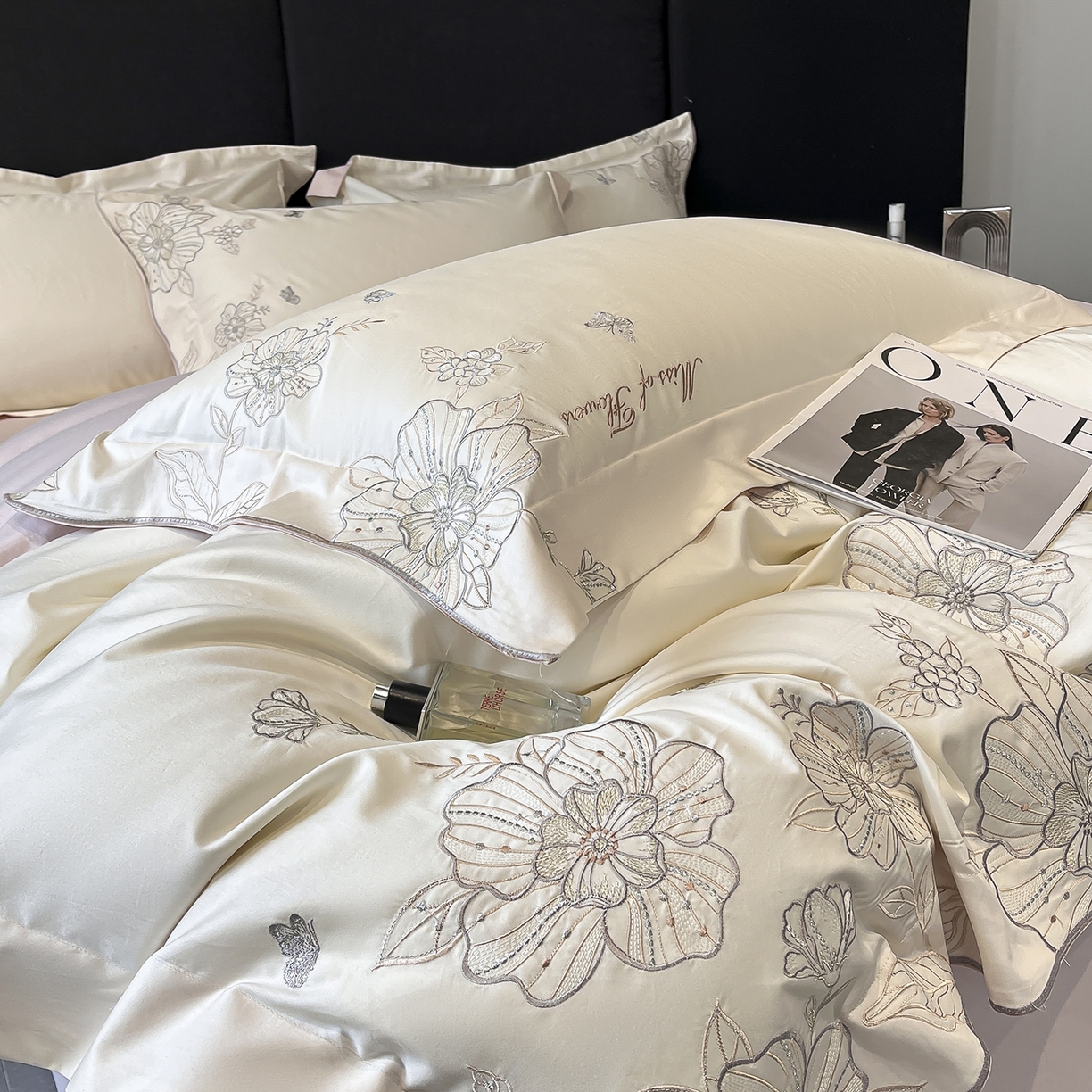 91家纺网 家纺一手货源 找家纺 置顶家纺 2025新款亲肤加厚磨毛刺绣四件套-花间拾梦系列 花间拾梦-白+粉