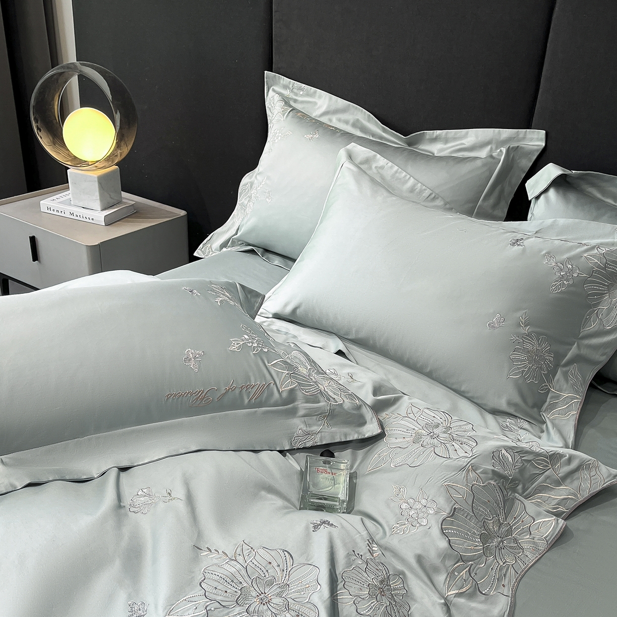 91家纺网 家纺一手货源 找家纺 置顶家纺 2025新款亲肤加厚磨毛刺绣四件套-花间拾梦系列 花间拾梦-月影蓝