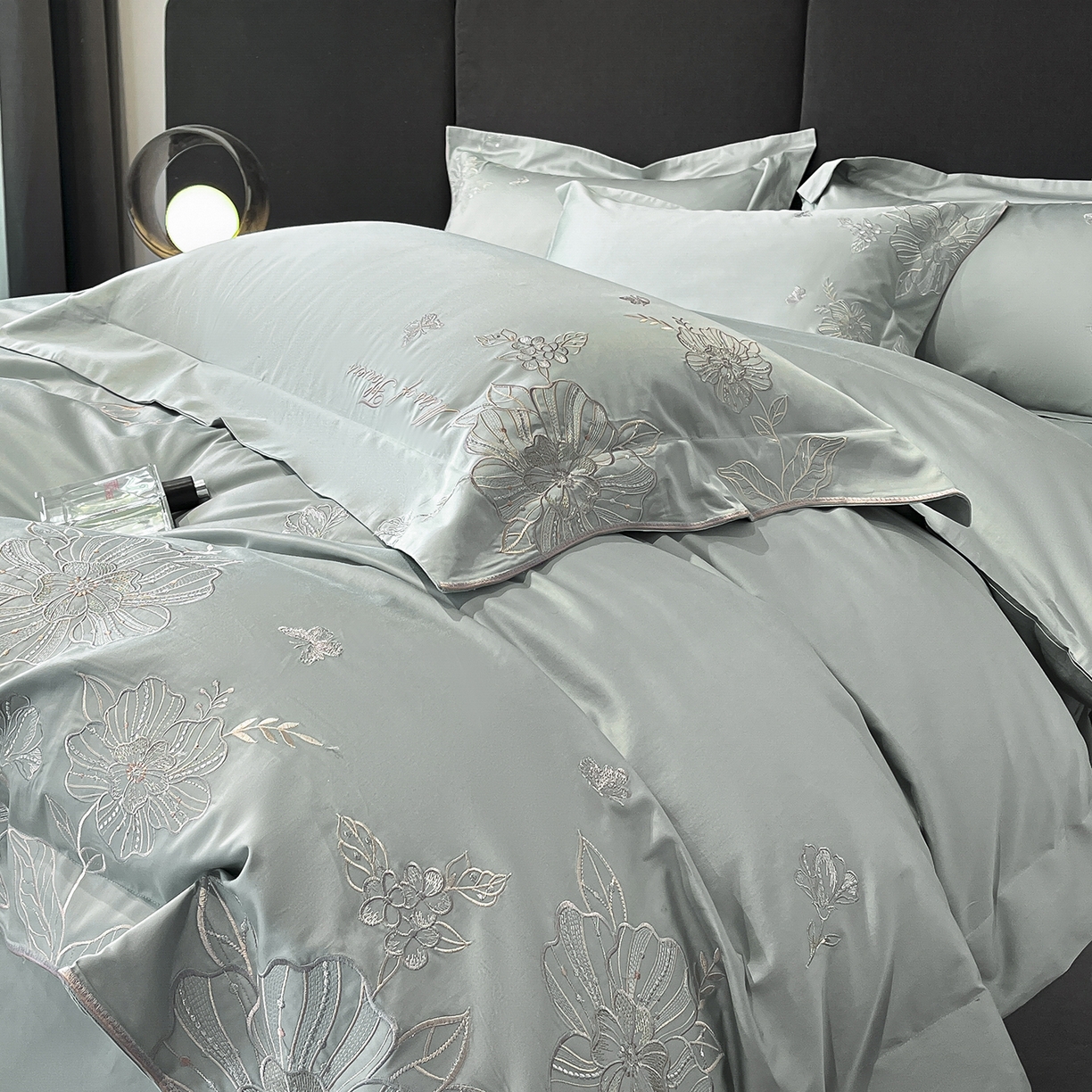 91家纺网 家纺一手货源 找家纺 置顶家纺 2025新款亲肤加厚磨毛刺绣四件套-花间拾梦系列 花间拾梦-月影蓝