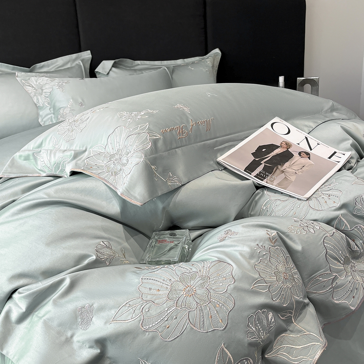 91家纺网 家纺一手货源 找家纺 置顶家纺 2025新款亲肤加厚磨毛刺绣四件套-花间拾梦系列 花间拾梦-月影蓝