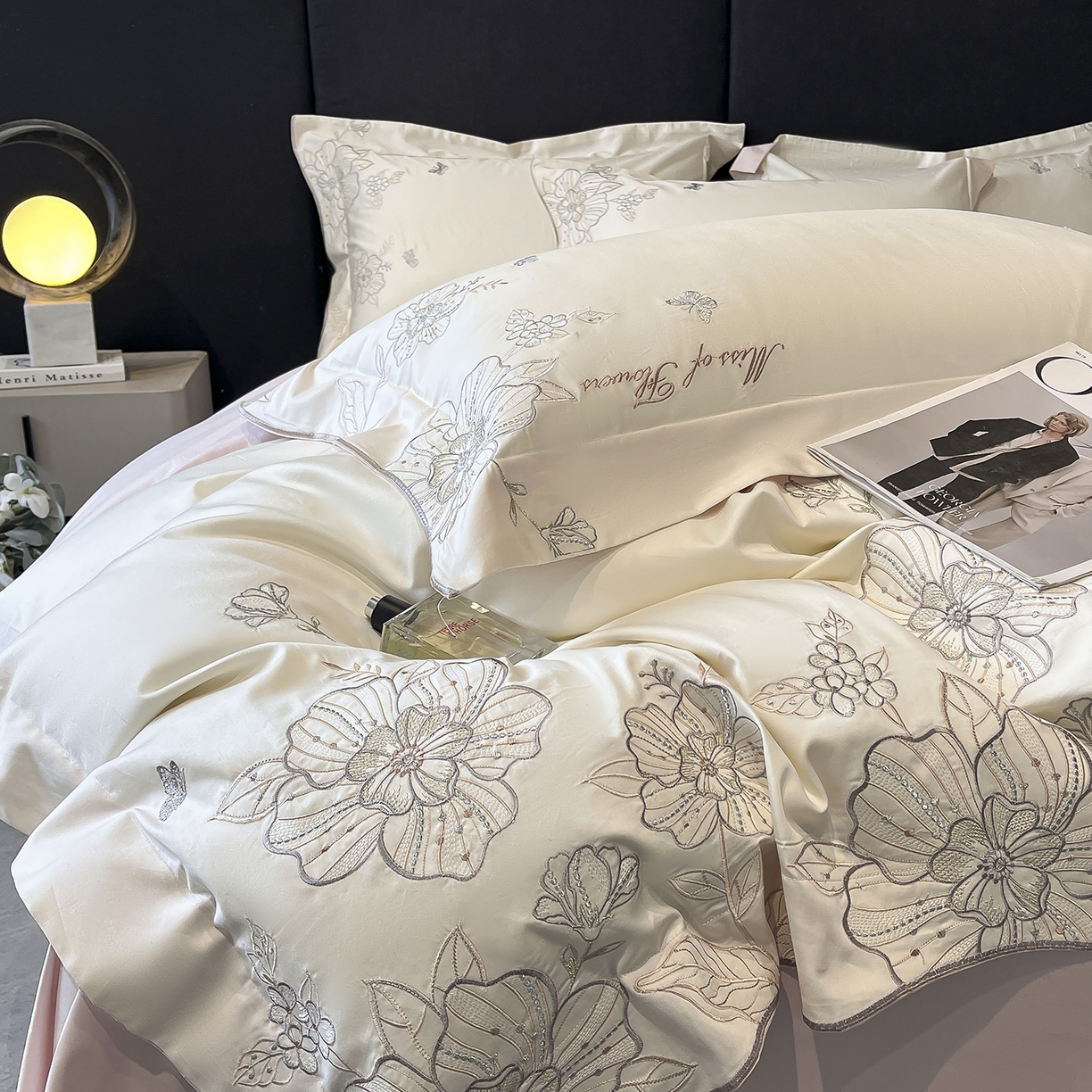 91家纺网 家纺一手货源 找家纺 置顶家纺 2025新款亲肤加厚磨毛刺绣四件套-花间拾梦系列 花间拾梦-白+粉