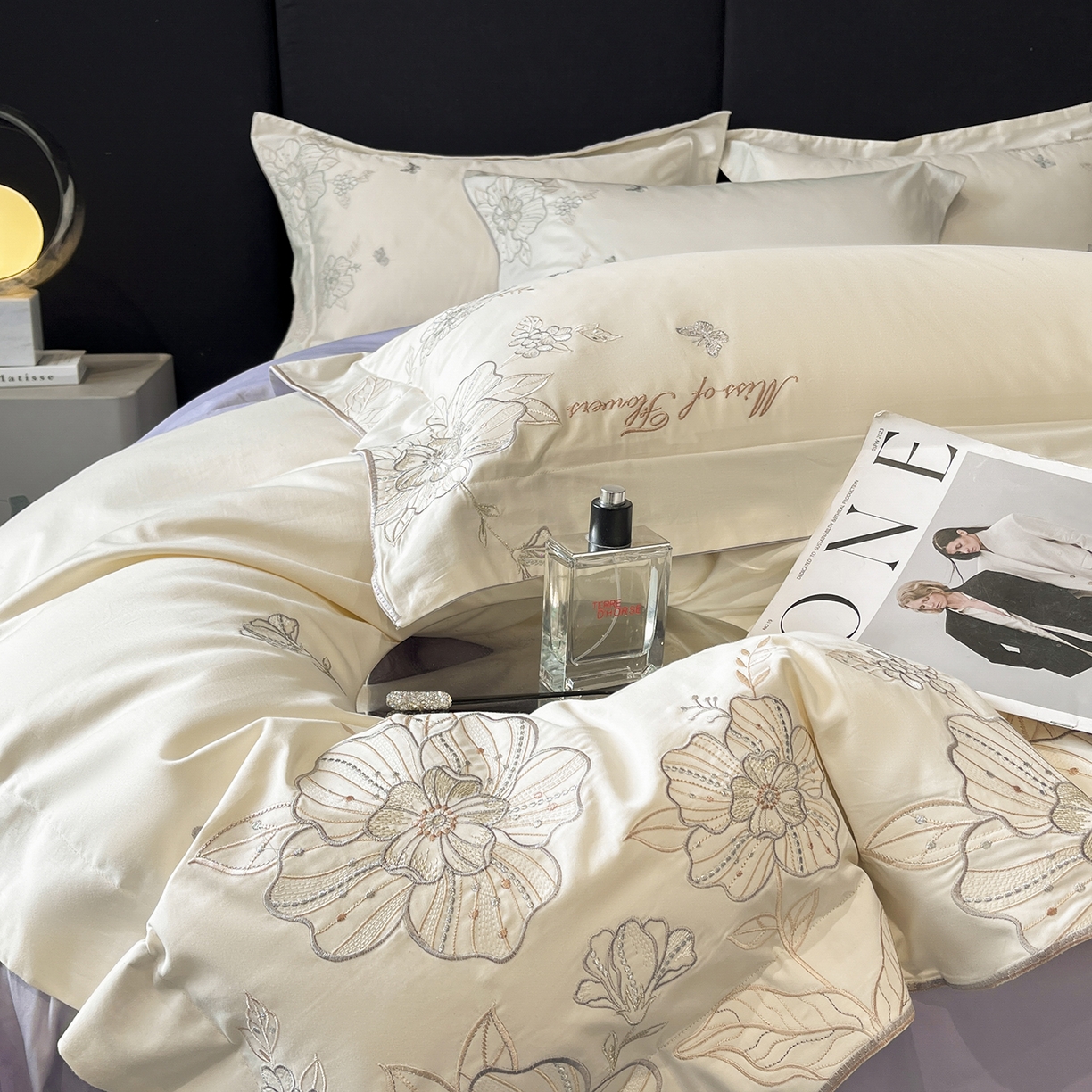 91家纺网 家纺一手货源 找家纺 置顶家纺 2025新款亲肤加厚磨毛刺绣四件套-花间拾梦系列 花间拾梦-白+香芋紫