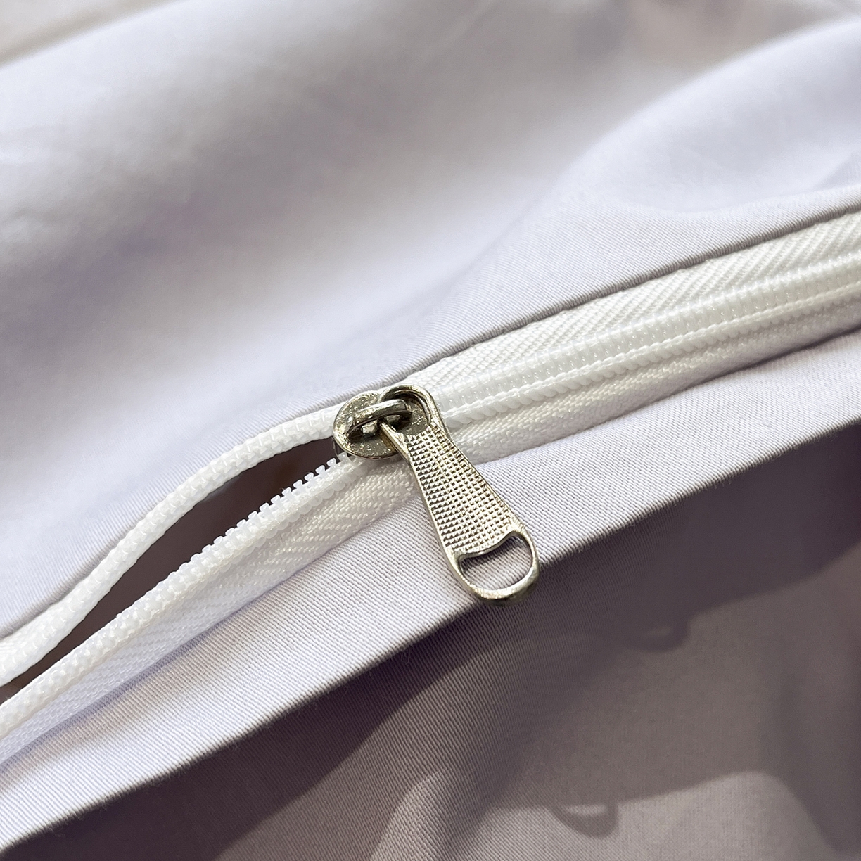 91家纺网 家纺一手货源 找家纺 置顶家纺 2025新款亲肤加厚磨毛刺绣四件套-花间拾梦系列 花间拾梦-白+香芋紫