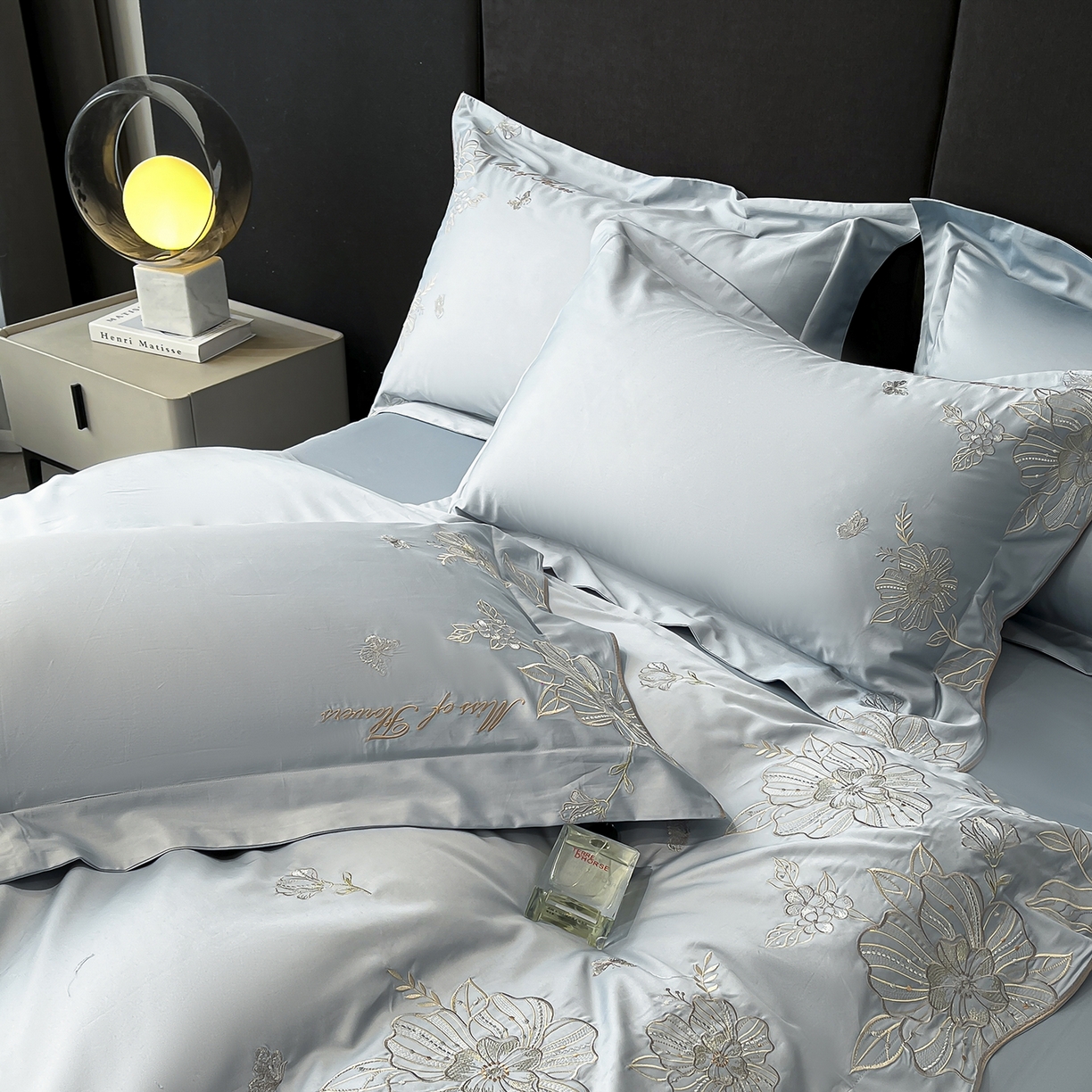 91家纺网 家纺一手货源 找家纺 置顶家纺 2025新款亲肤加厚磨毛刺绣四件套-花间拾梦系列 花间拾梦-浅蓝