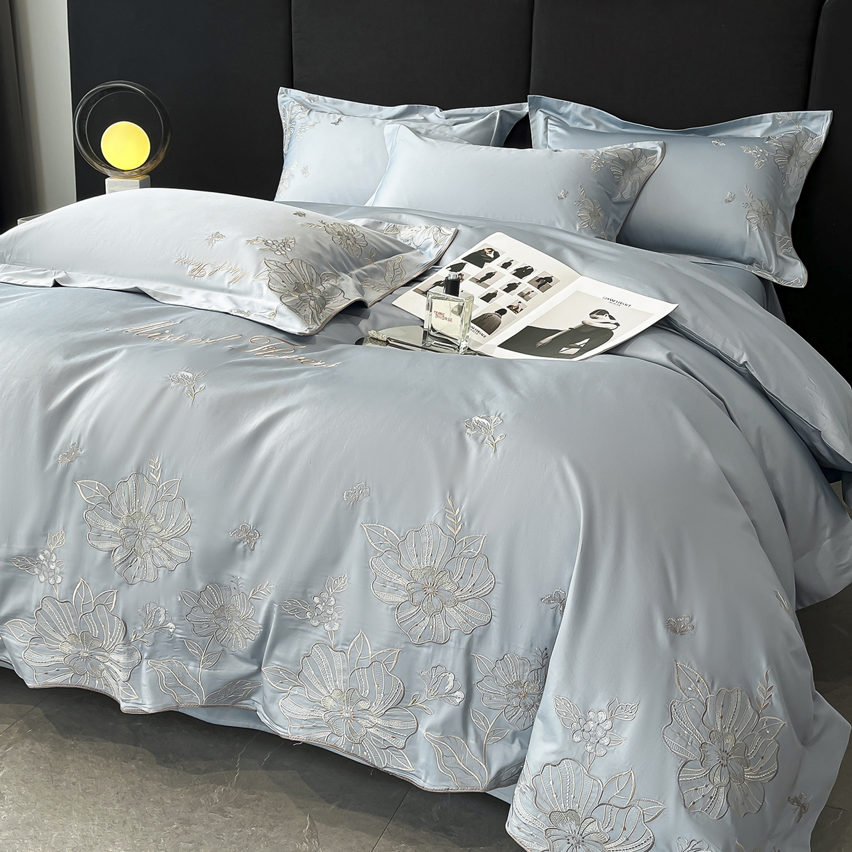 91家纺网 家纺一手货源 找家纺 置顶家纺 2025新款亲肤加厚磨毛刺绣四件套-花间拾梦系列 花间拾梦-浅蓝