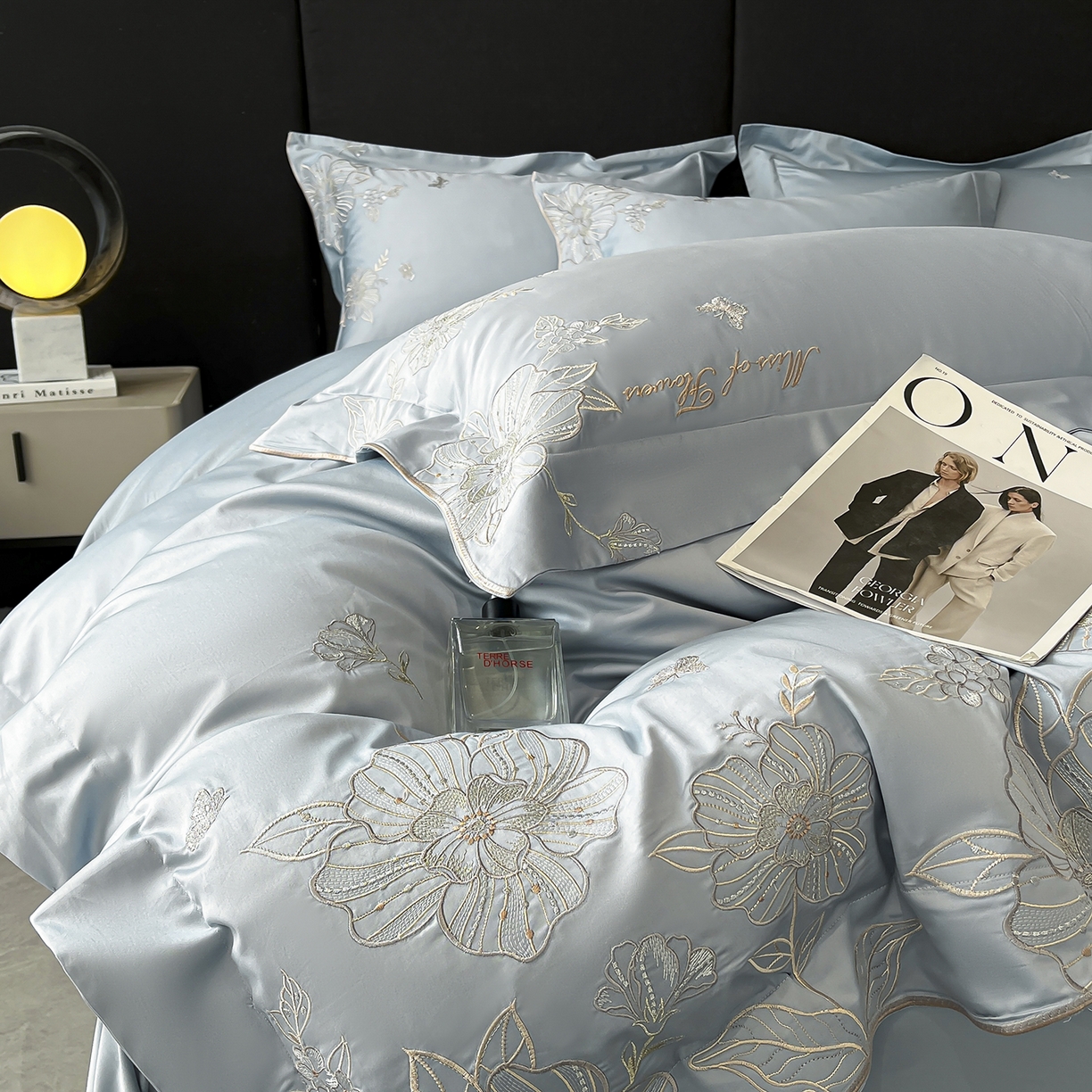 91家纺网 家纺一手货源 找家纺 置顶家纺 2025新款亲肤加厚磨毛刺绣四件套-花间拾梦系列 花间拾梦-浅蓝