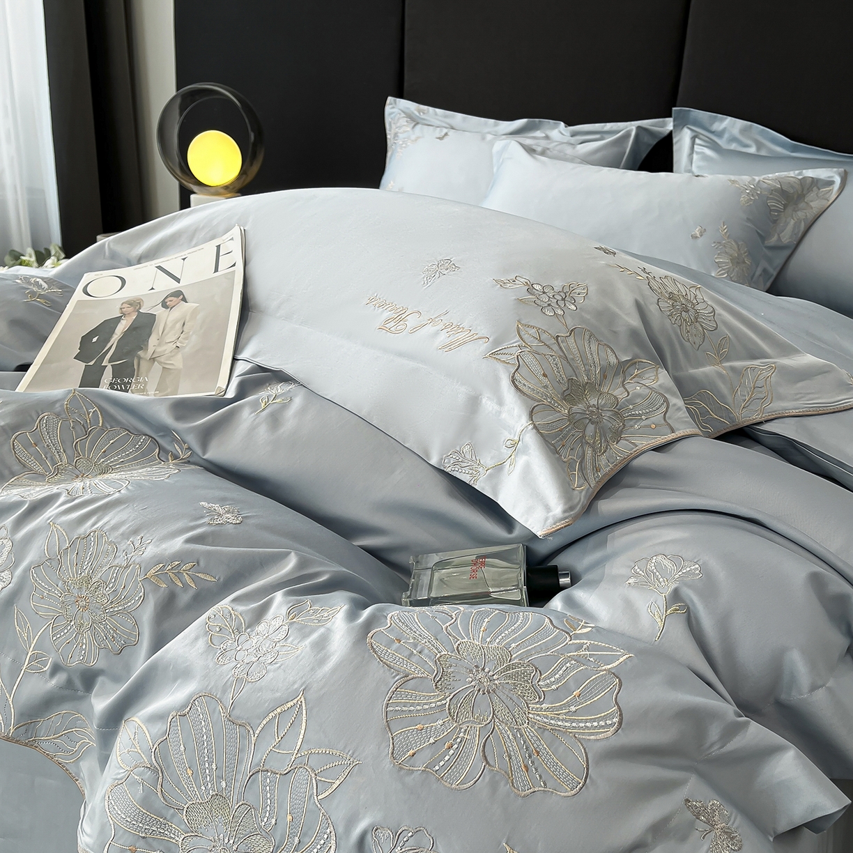 91家纺网 家纺一手货源 找家纺 置顶家纺 2025新款亲肤加厚磨毛刺绣四件套-花间拾梦系列 花间拾梦-浅蓝