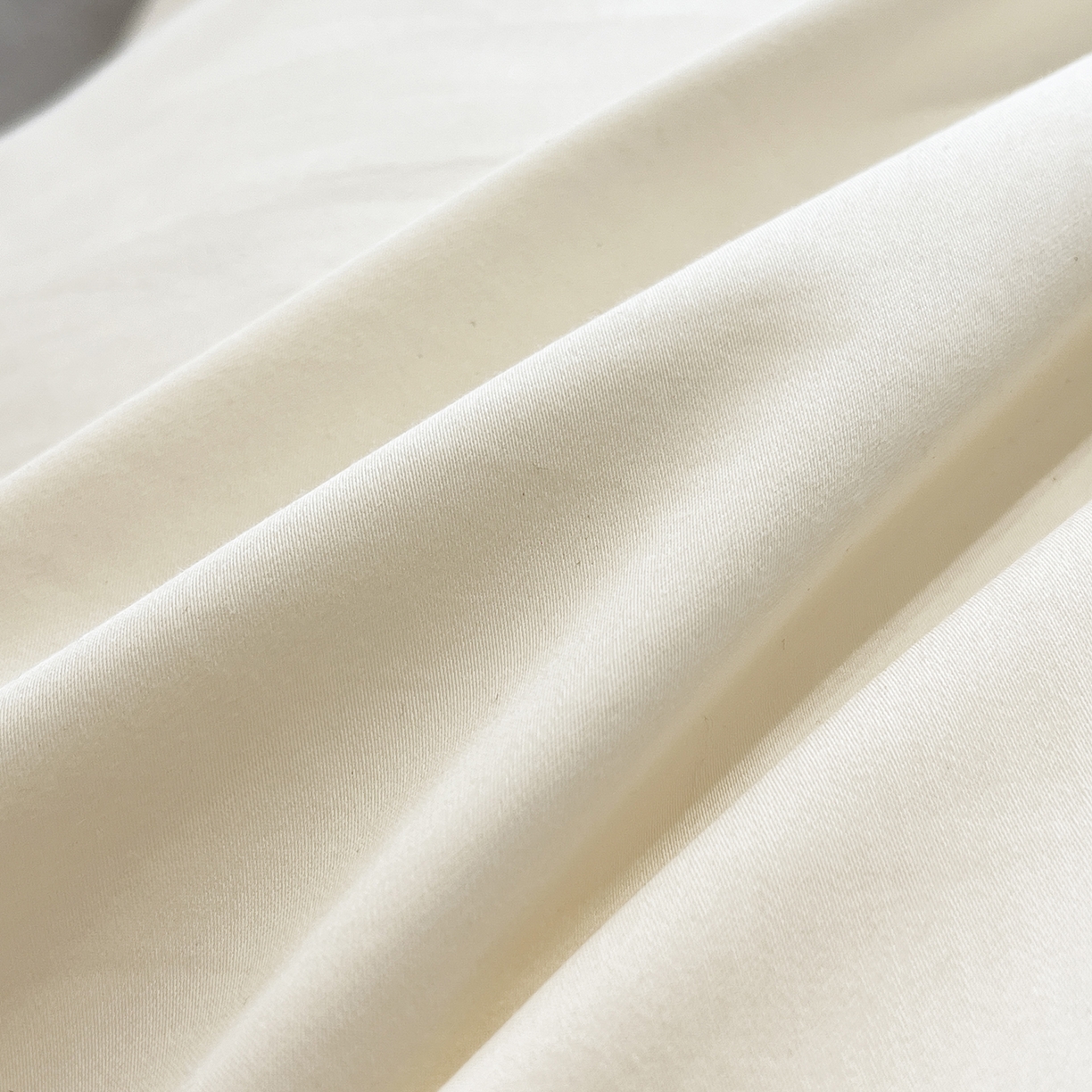 91家纺网 家纺一手货源 找家纺 置顶家纺 2025新款亲肤加厚磨毛刺绣四件套-花间拾梦系列 花间拾梦-白+香芋紫