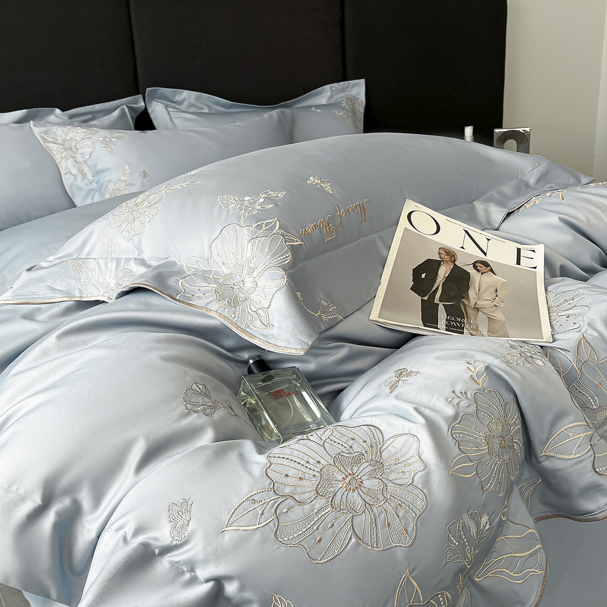 91家纺网 家纺一手货源 找家纺 置顶家纺 2025新款亲肤加厚磨毛刺绣四件套-花间拾梦系列 花间拾梦-浅蓝