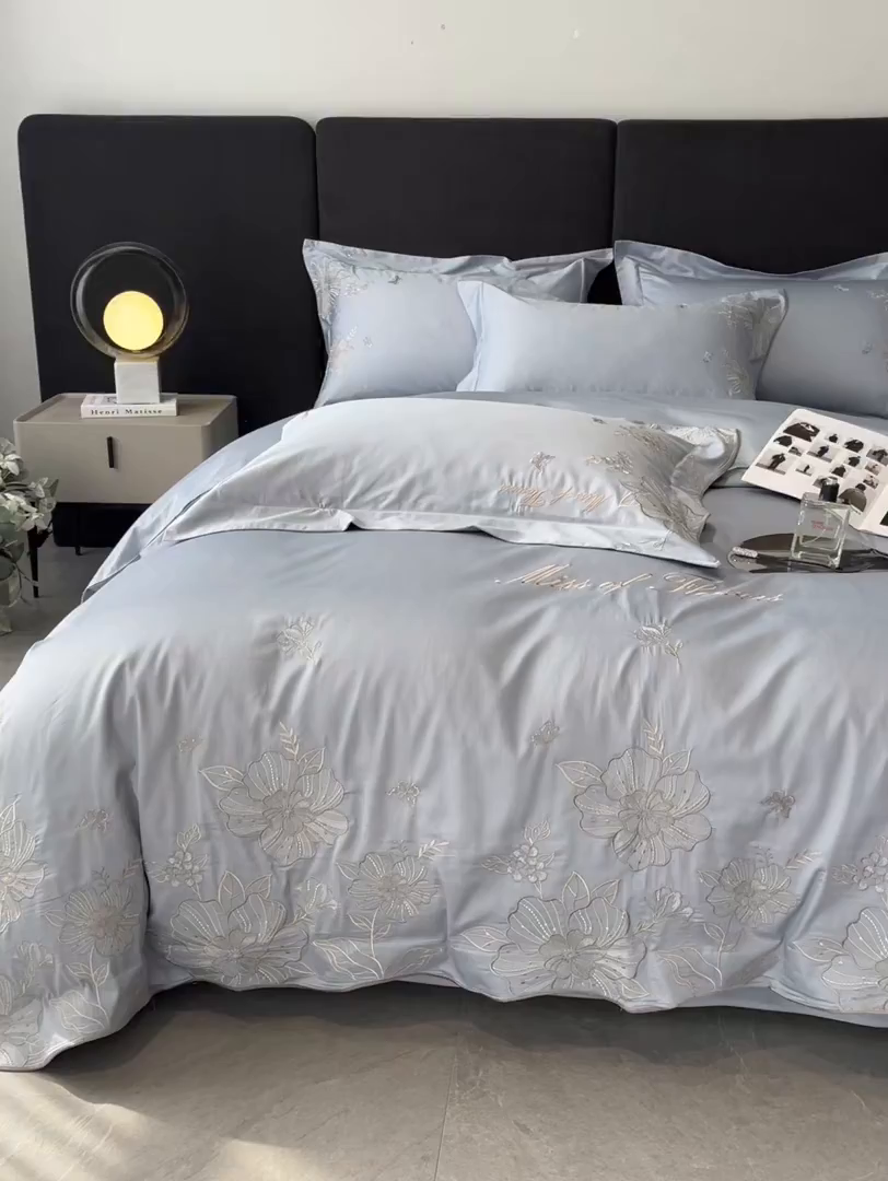 91家纺网 家纺一手货源 找家纺 置顶家纺 2025新款亲肤加厚磨毛刺绣四件套-花间拾梦系列 花间拾梦-浅蓝