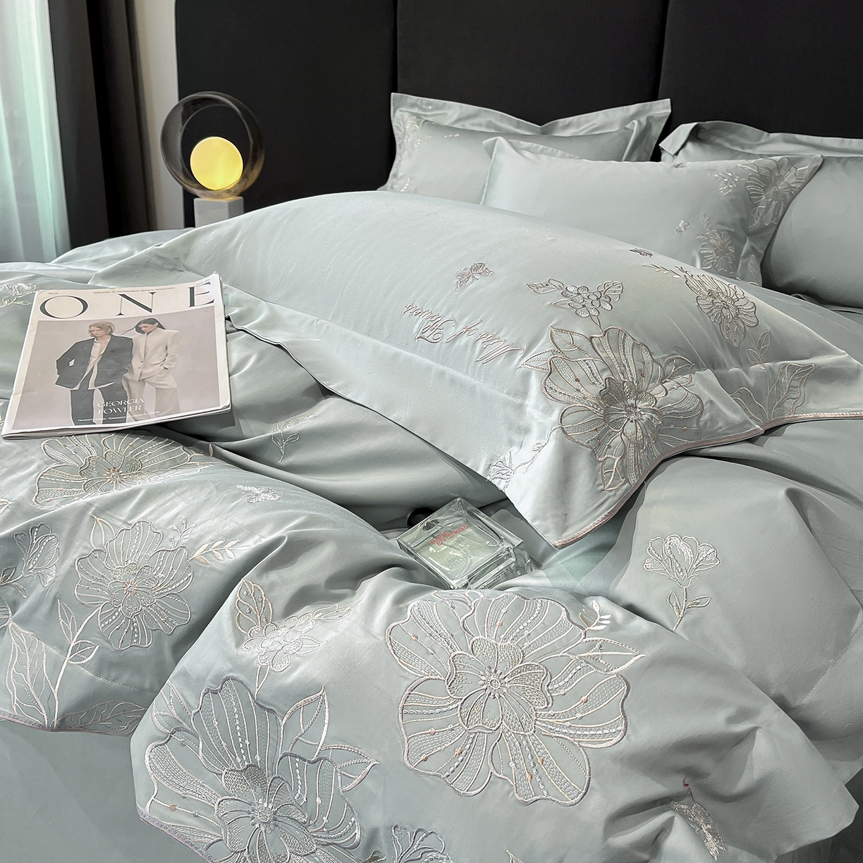 91家纺网 家纺一手货源 找家纺 置顶家纺 2025新款亲肤加厚磨毛刺绣四件套-花间拾梦系列 花间拾梦-月影蓝