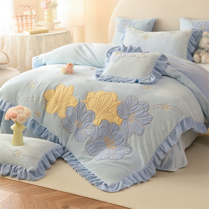 91家纺网 家纺一手货源 找家纺 （总）绒棉世家 2025独家新款设计款高克重牛奶绒贴布绣四件套-花颜如梦系列