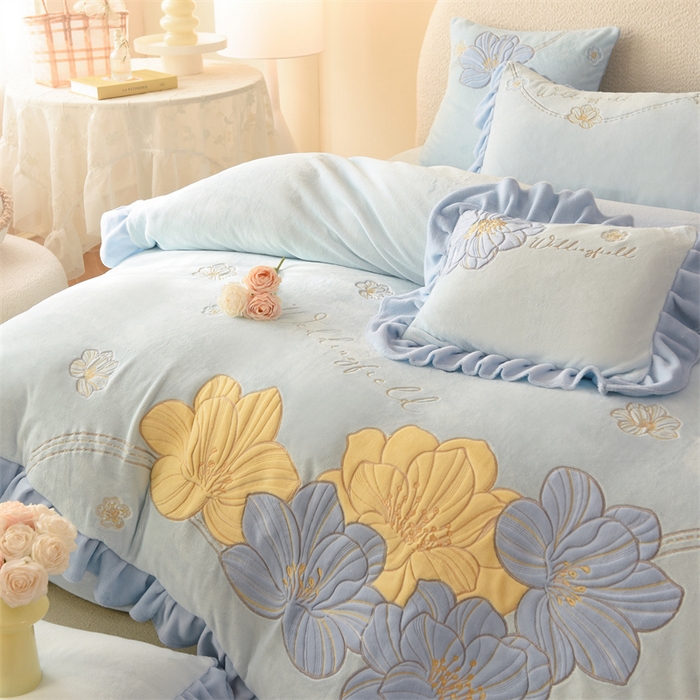 91家纺网 家纺一手货源 找家纺 （总）绒棉世家 2025独家新款设计款高克重牛奶绒贴布绣四件套-花颜如梦系列