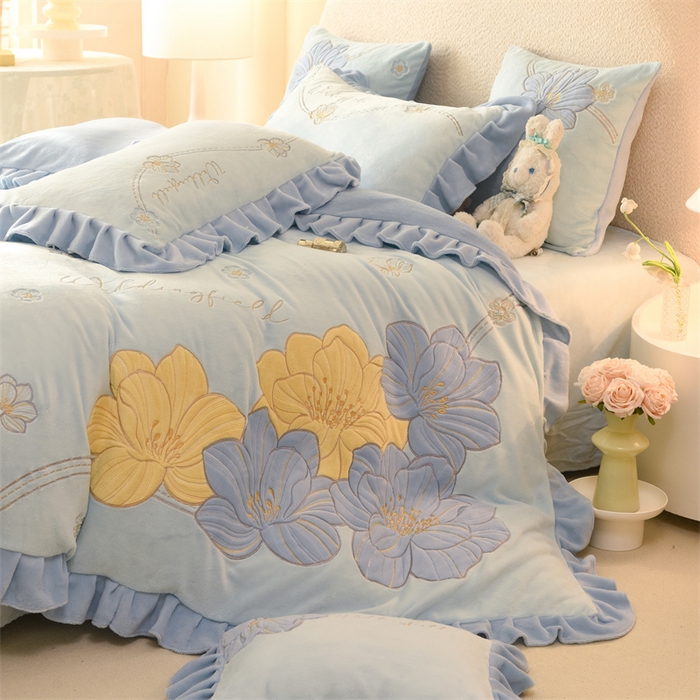 91家纺网 家纺一手货源 找家纺 （总）绒棉世家 2025独家新款设计款高克重牛奶绒贴布绣四件套-花颜如梦系列