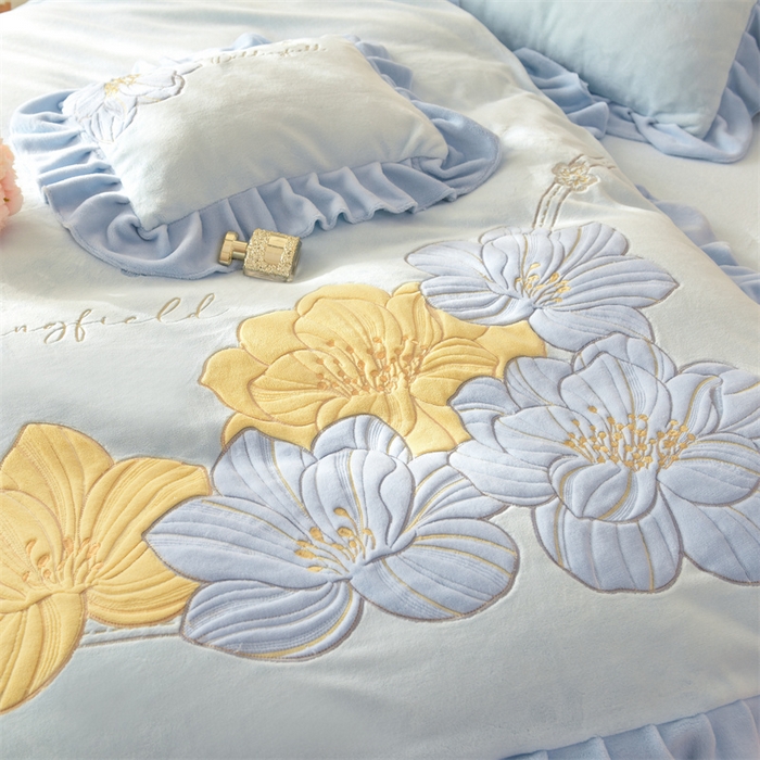 91家纺网 家纺一手货源 找家纺 （总）绒棉世家 2025独家新款设计款高克重牛奶绒贴布绣四件套-花颜如梦系列