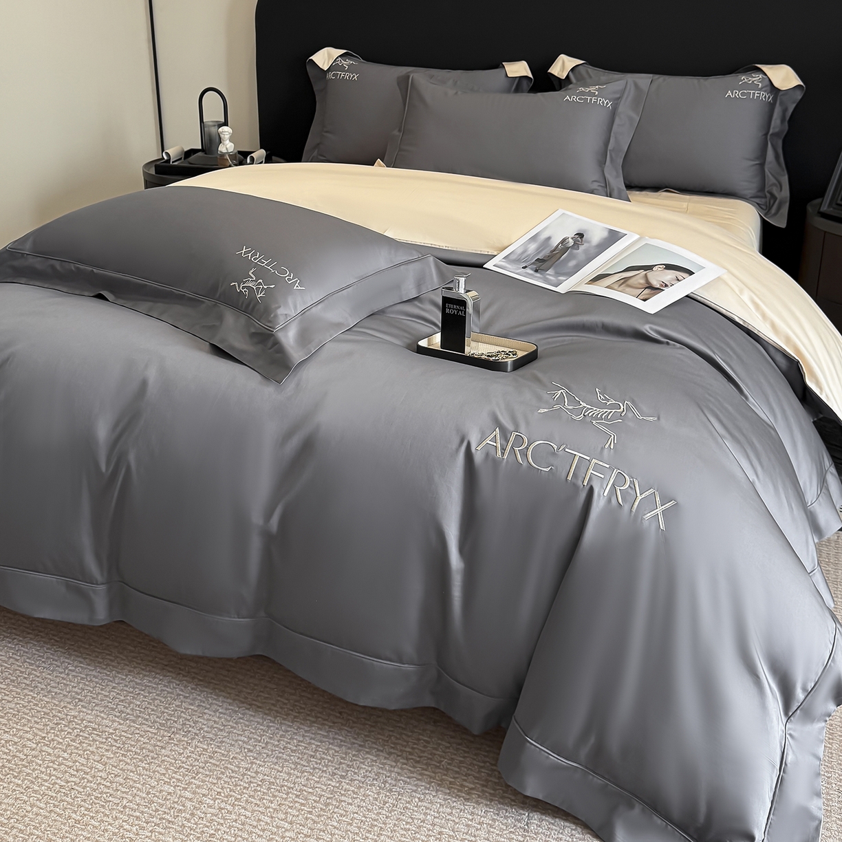 91家纺网 家纺一手货源 找家纺 置顶家纺 2025新款轻奢50双股长绒棉全棉刺绣骨头鸟四件套 轻奢-高级灰+奶咖