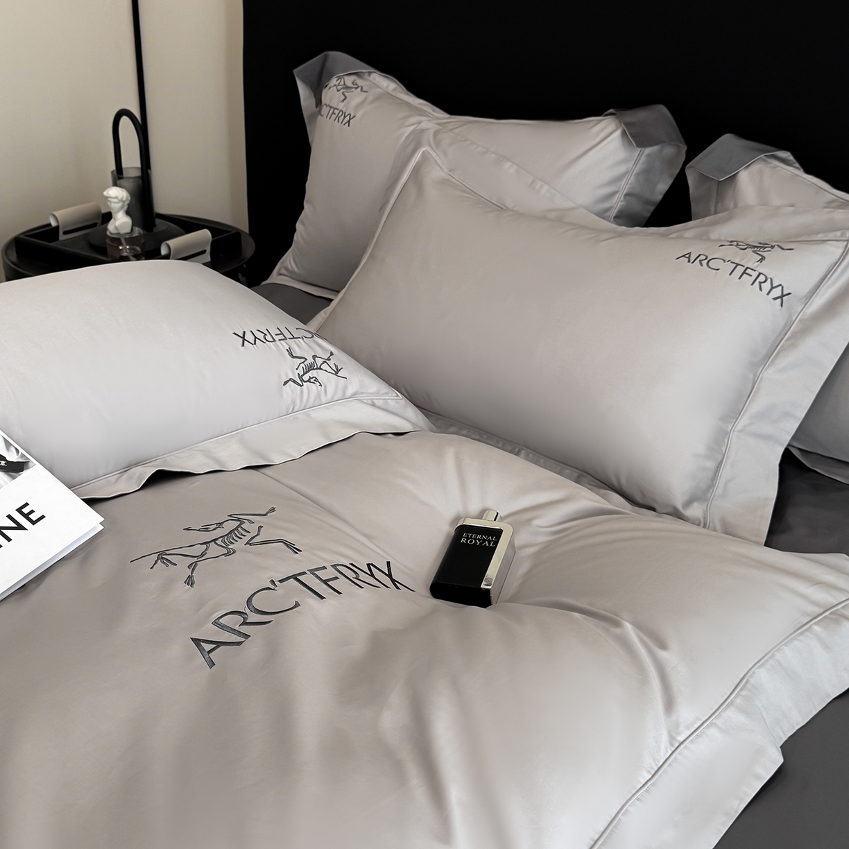 91家纺网 家纺一手货源 找家纺 置顶家纺 2025新款轻奢50双股长绒棉全棉刺绣骨头鸟四件套 轻奢-山灰+高级灰