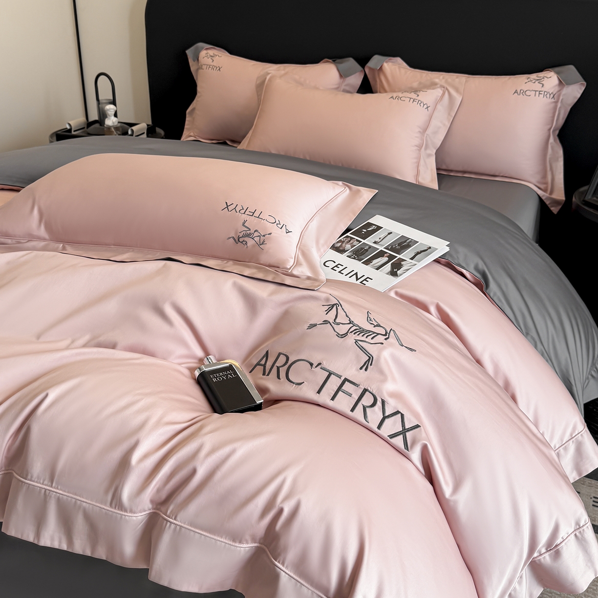 91家纺网 家纺一手货源 找家纺 置顶家纺 2025新款轻奢50双股长绒棉全棉刺绣骨头鸟四件套 轻奢-豆沙+高级灰