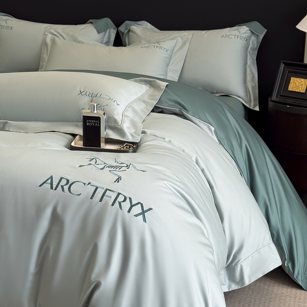 91家纺网 家纺一手货源 找家纺 置顶家纺 2025新款轻奢50双股长绒棉全棉刺绣骨头鸟四件套 轻奢-繁星蓝+浅石兰